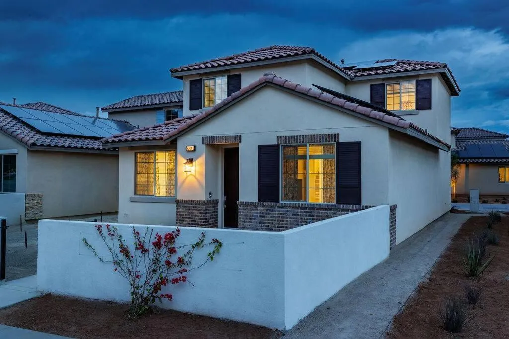 Near Coachella and Stagecoach Palm Springs , PGA resort Villa ,Golf, community pool, gym