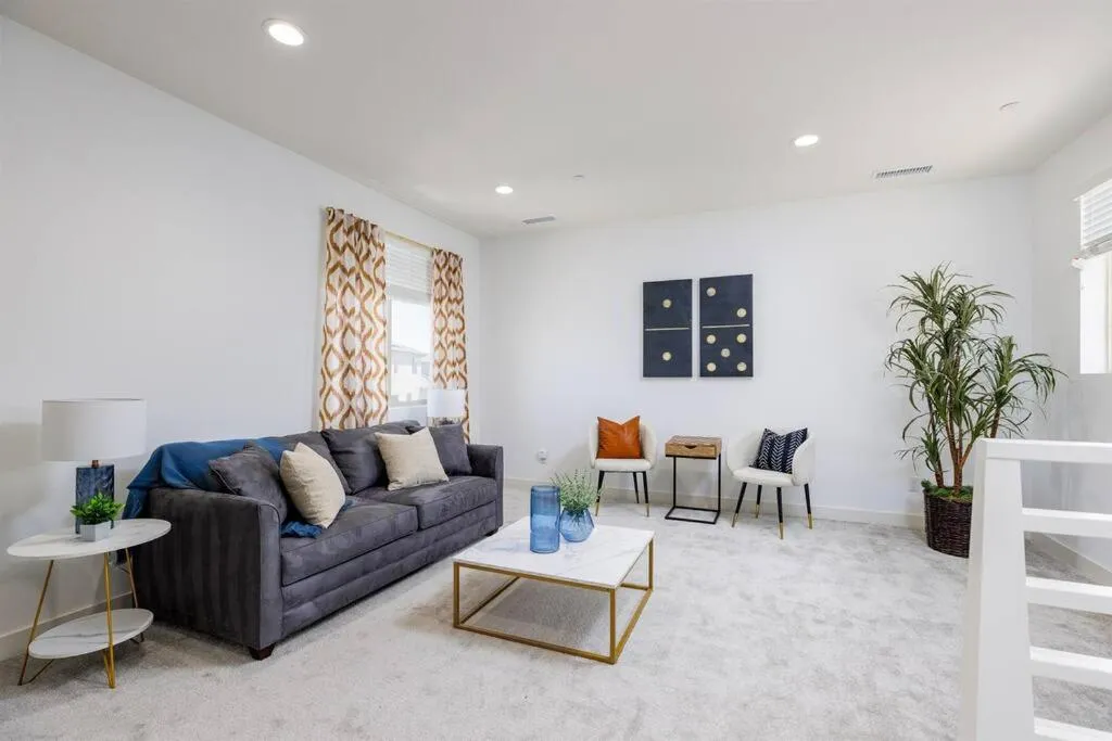 Near Coachella and Stagecoach Palm Springs , PGA resort Villa ,Golf, community pool, gym