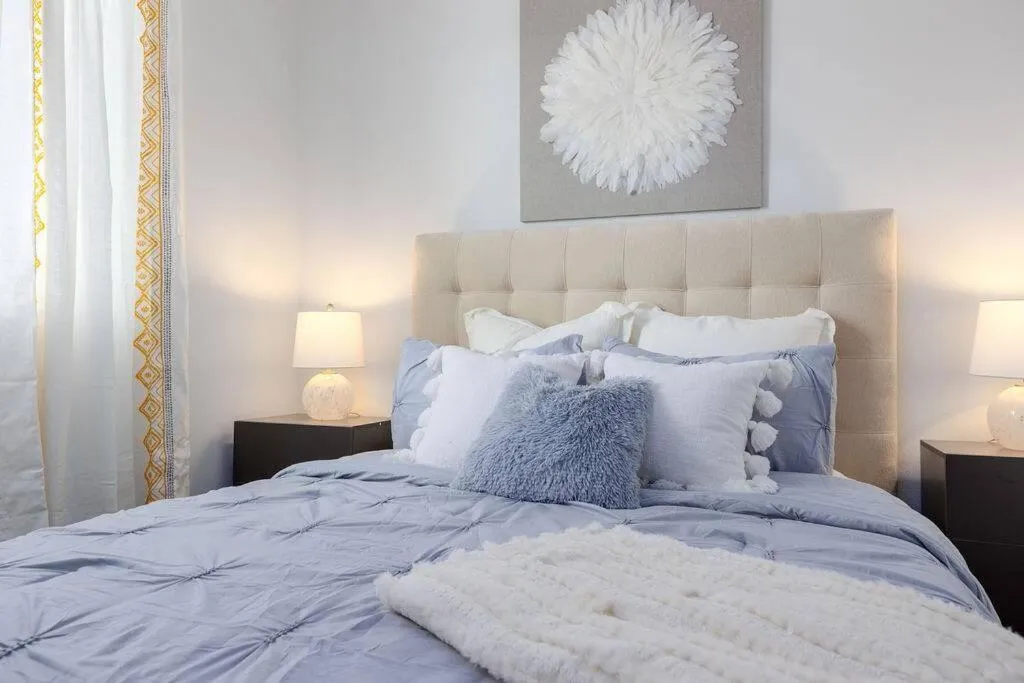 Bed in Near Coachella and Stagecoach Palm Springs , PGA resort Villa ,Golf, community pool, gym