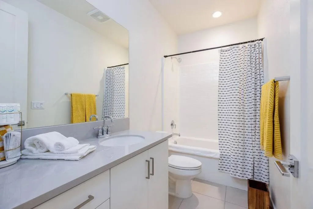 Near Coachella and Stagecoach Palm Springs , PGA resort Villa ,Golf, community pool, gym