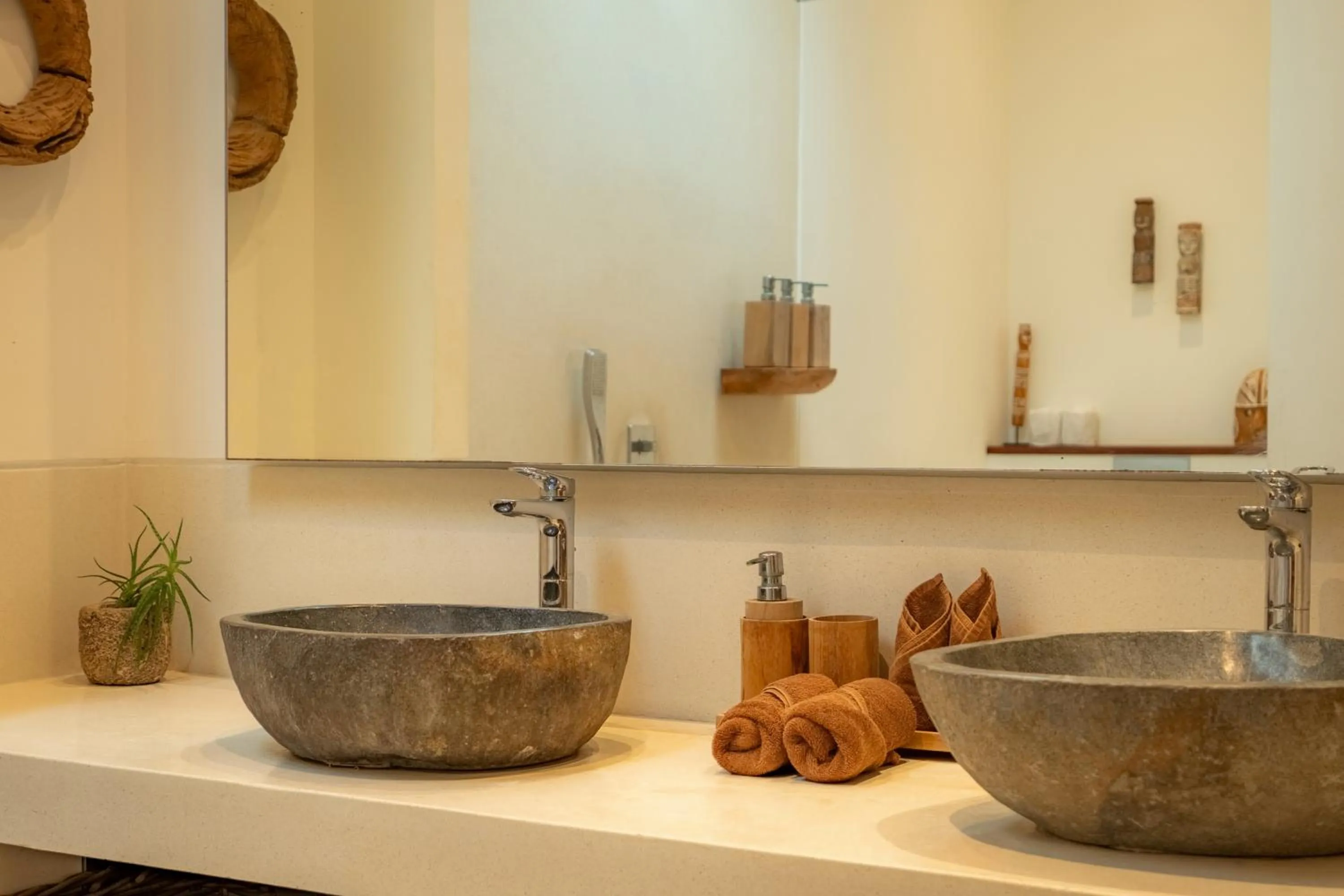 Bathroom in Flores Villa by Betterplace