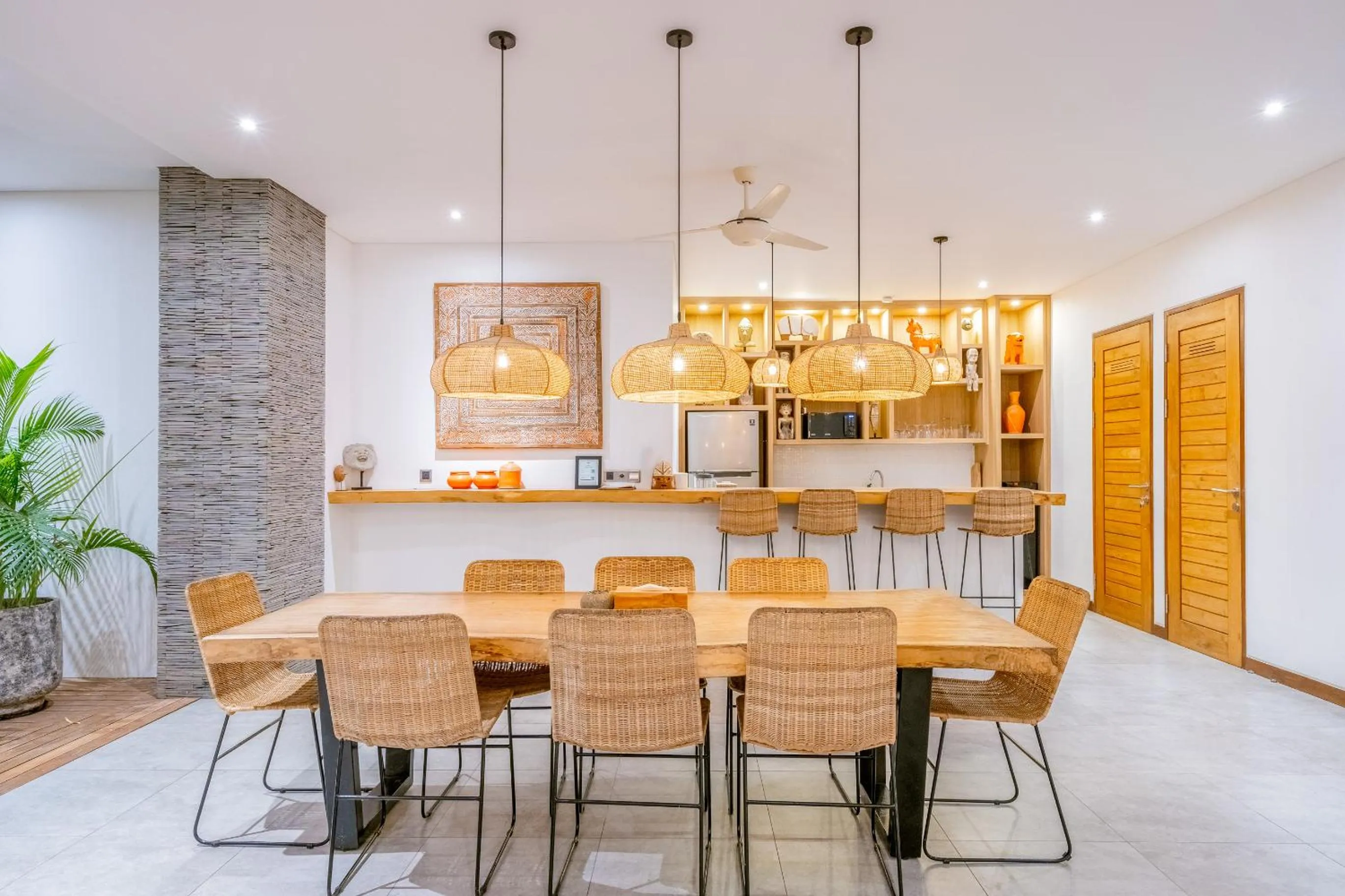 Dining area in Flores Villa by Betterplace