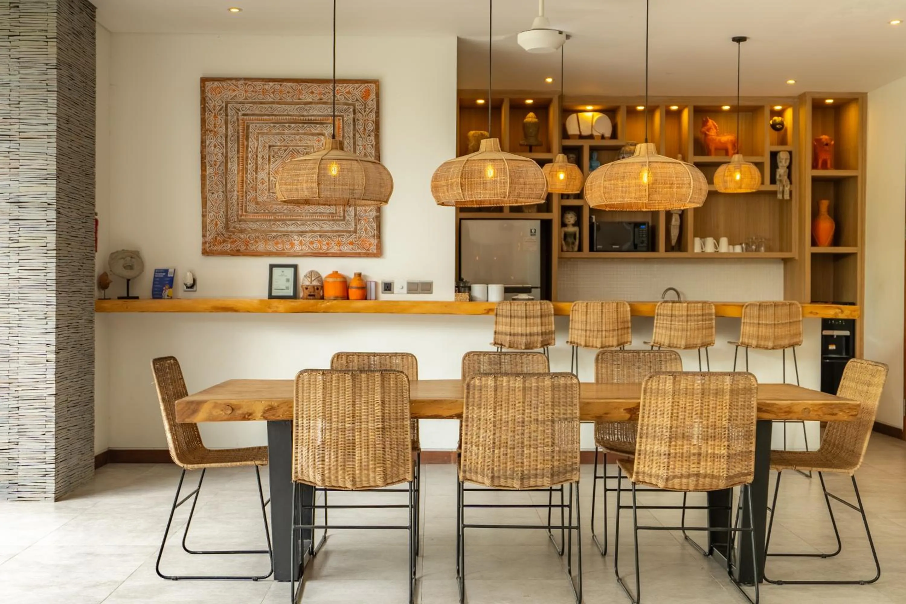 Dining area in Flores Villa by Betterplace