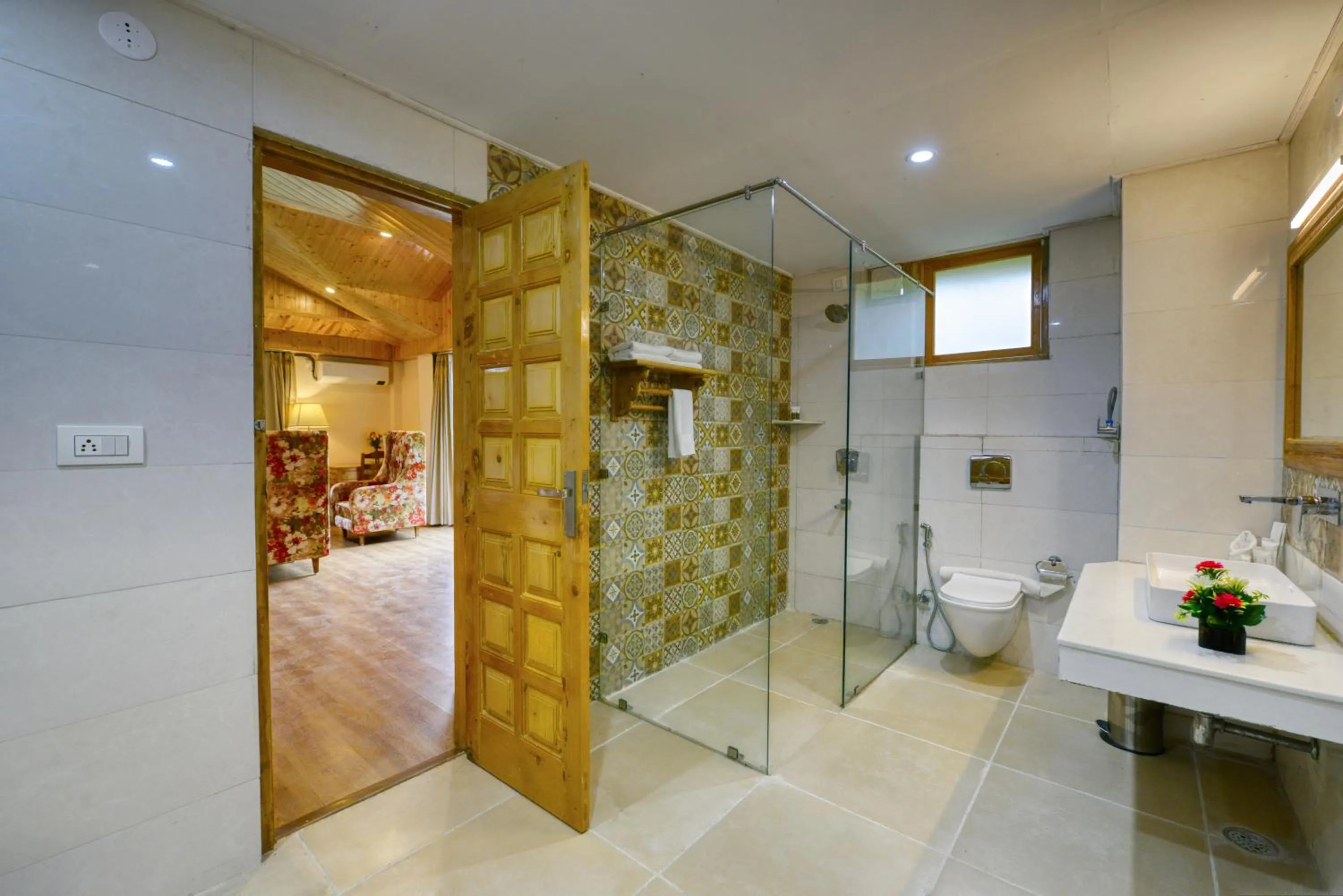 Bathroom in Clarks Inn Suites, Manali