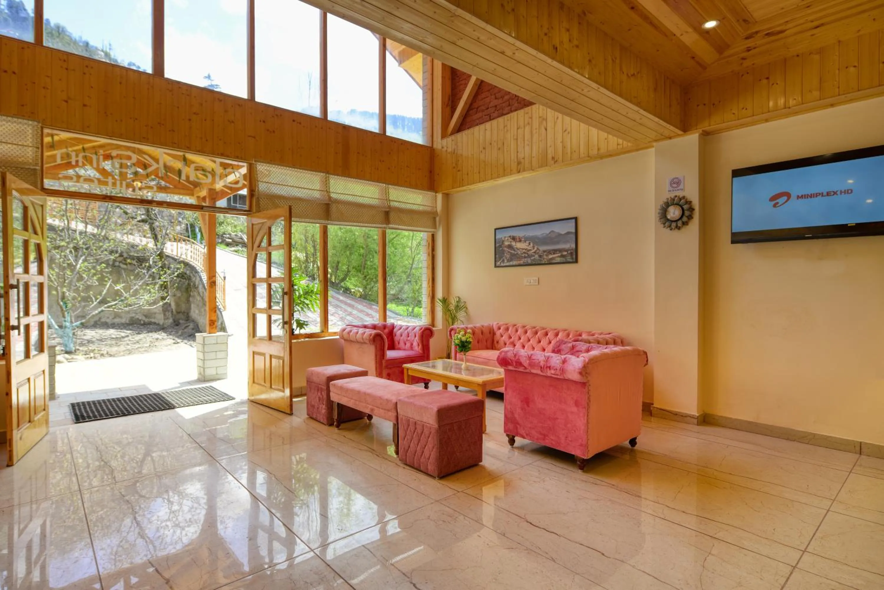 Lobby or reception in Clarks Inn Suites, Manali