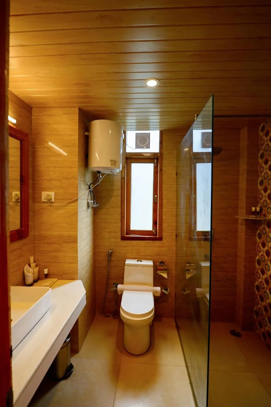 Bathroom in Clarks Inn Suites, Manali