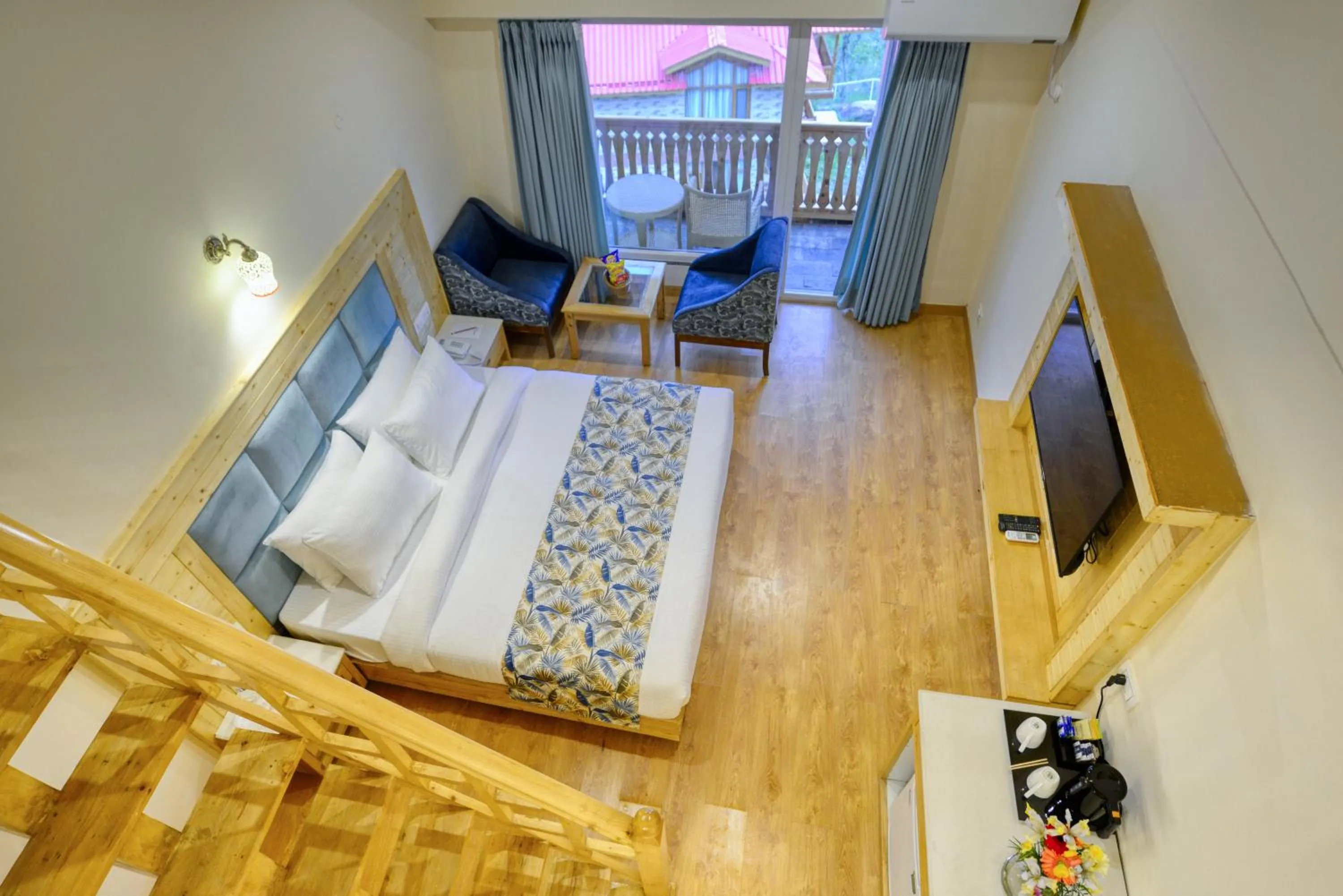 Bedroom, Bed in Clarks Inn Suites, Manali