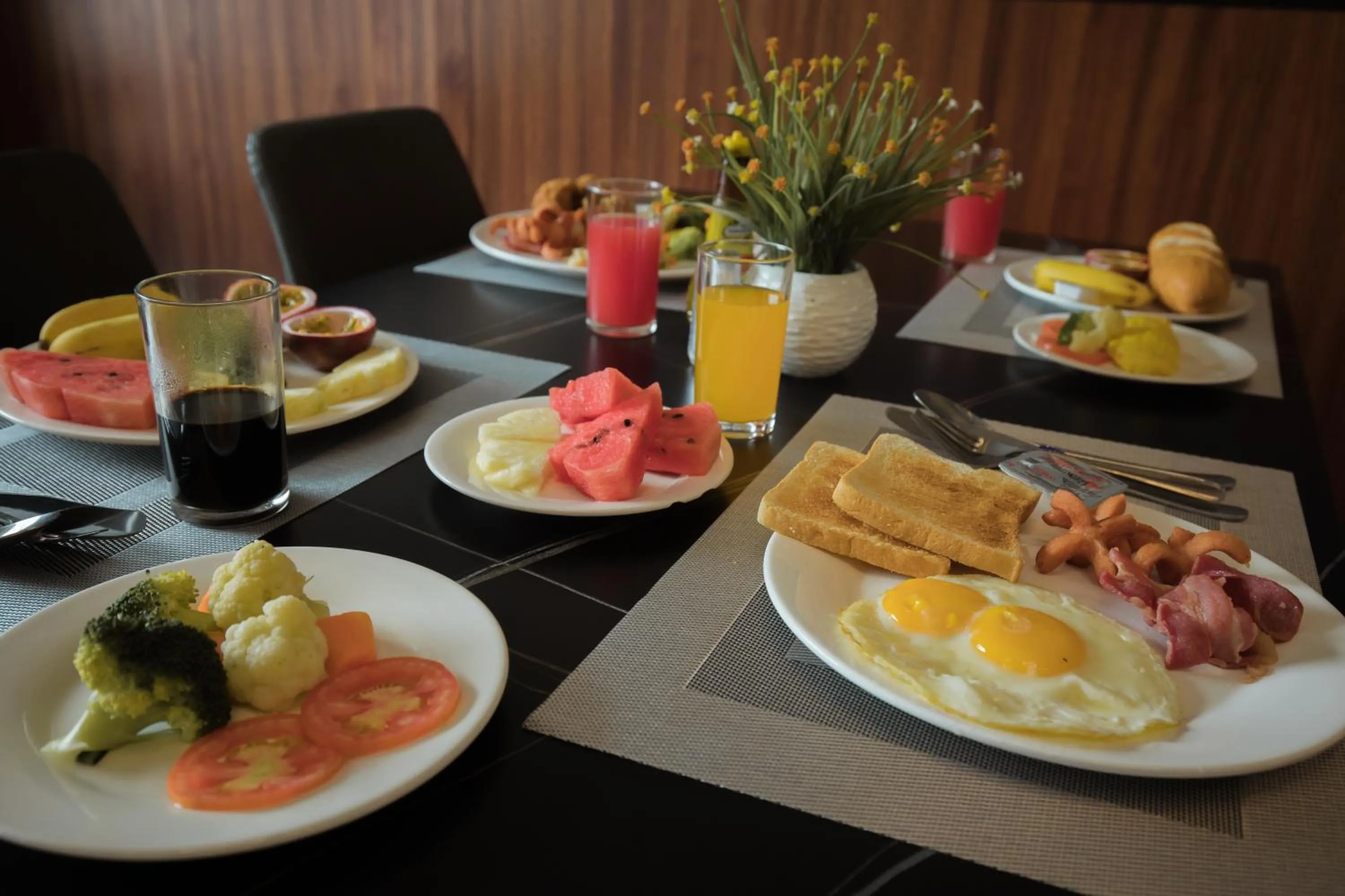 Restaurant/places to eat in Confetti Garden Hotel