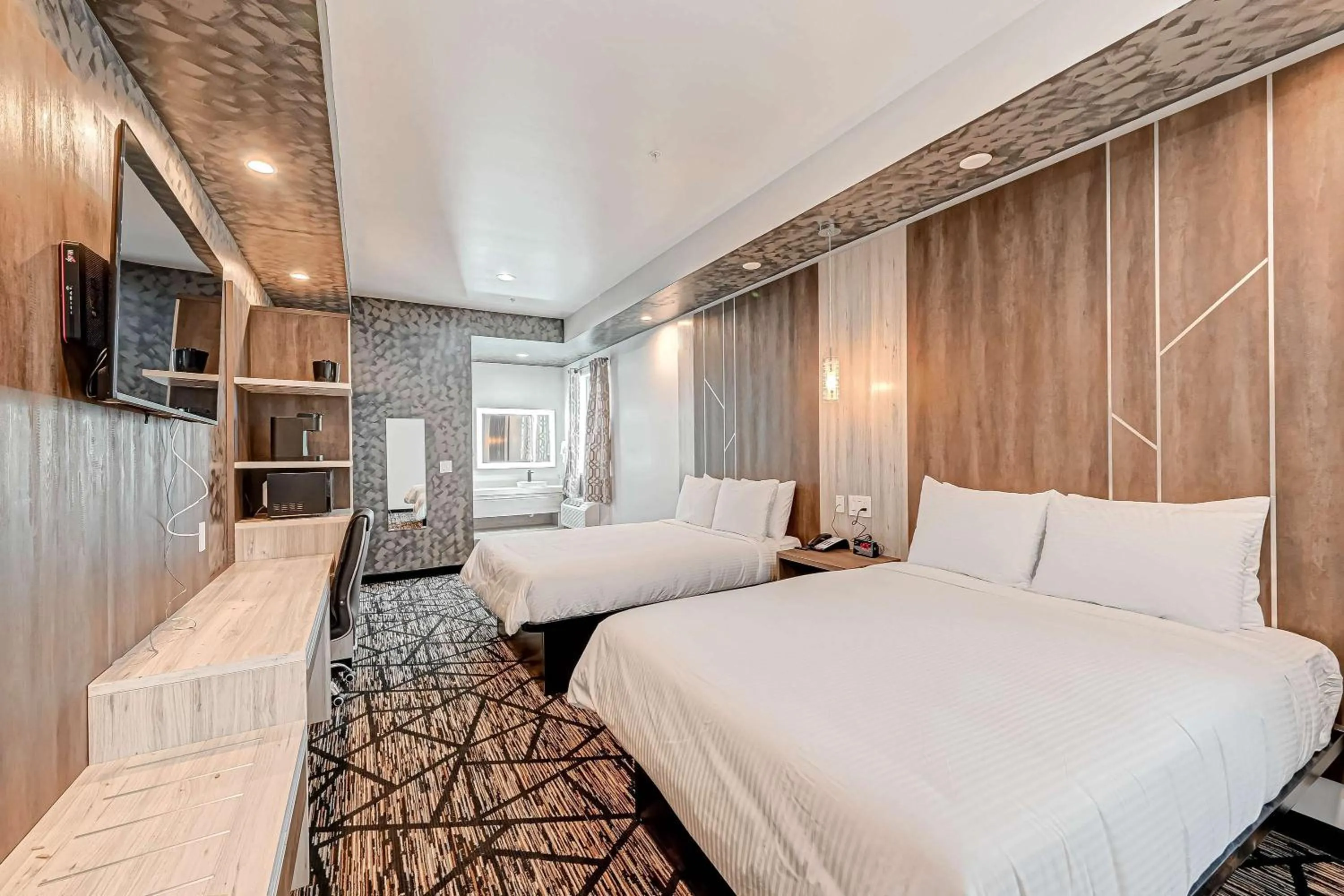 Bedroom, Bed in Comfeeni Inn and Suites