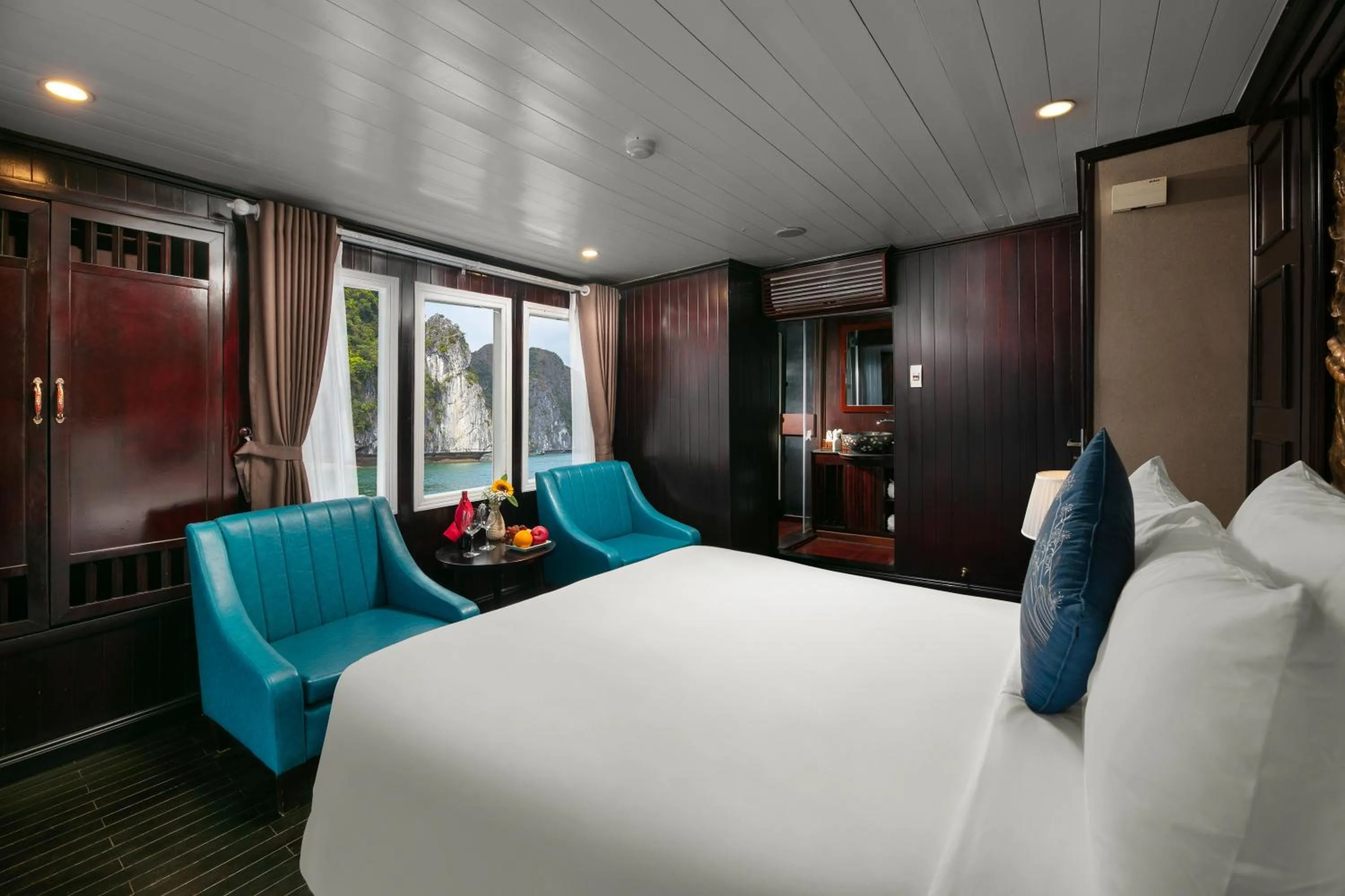 Bed in La Regina Classic Cruise