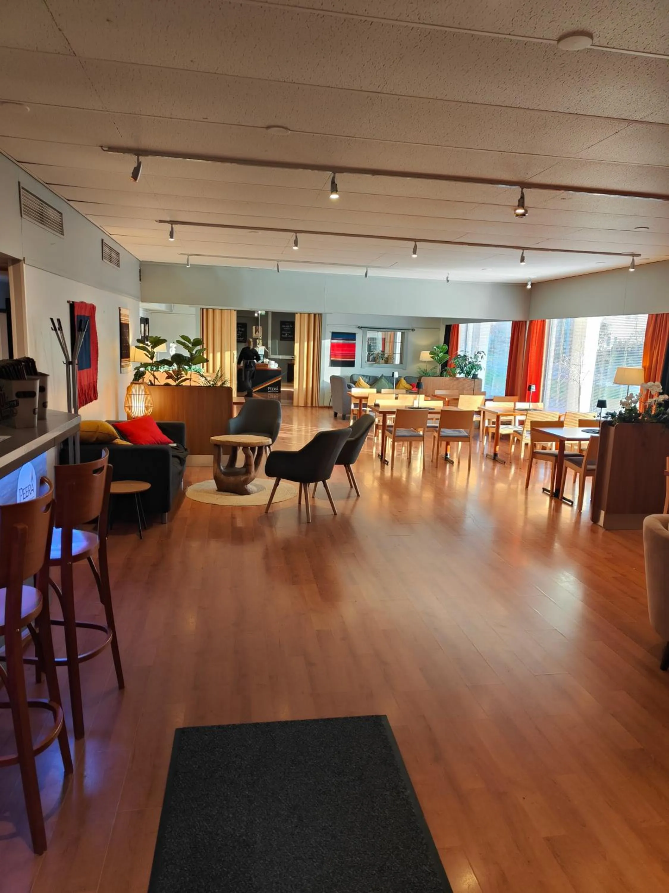 Restaurant/places to eat in Hotel Karhu