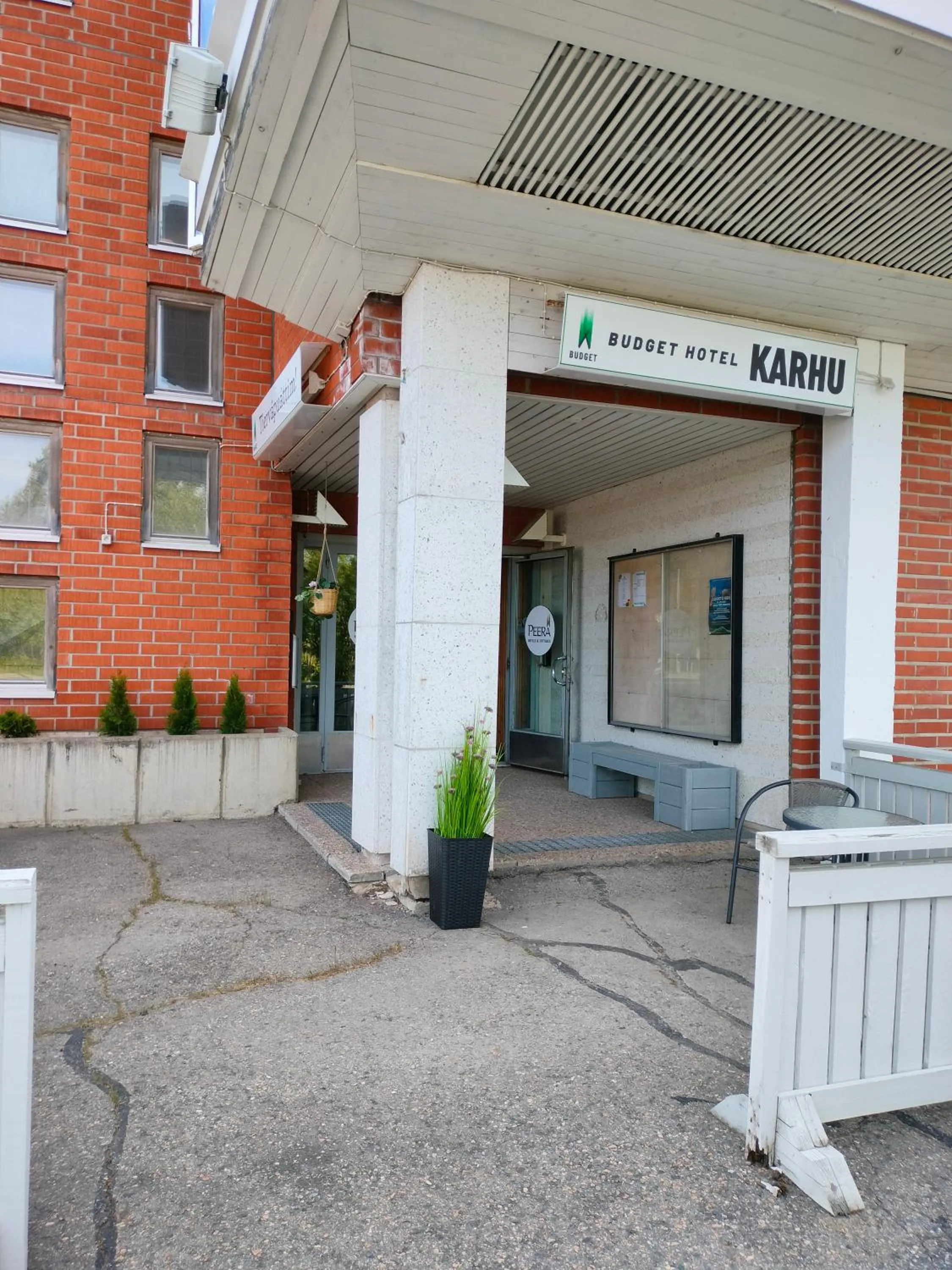 Facade/entrance in Hotel Karhu