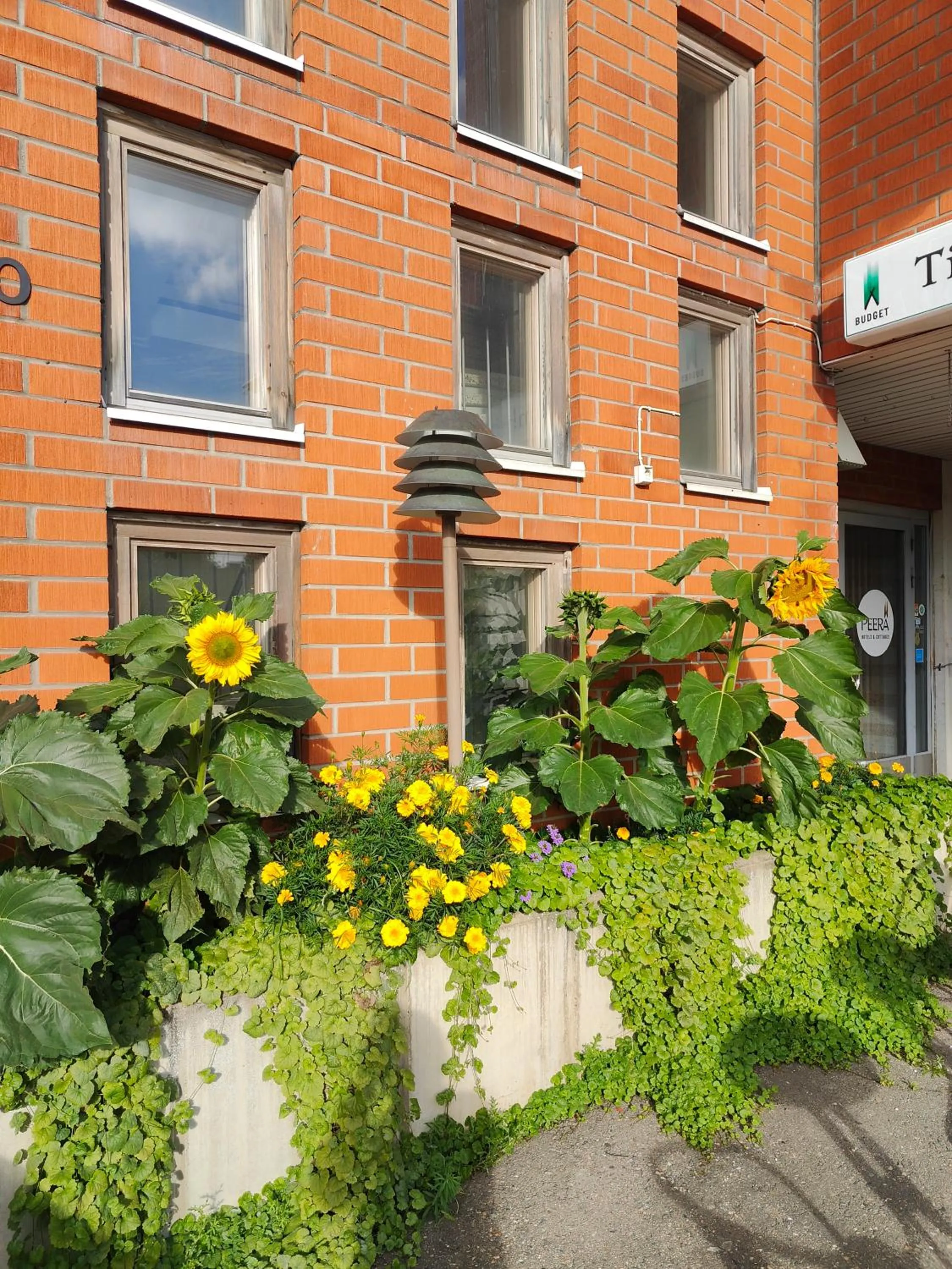 Facade/entrance in Hotel Karhu