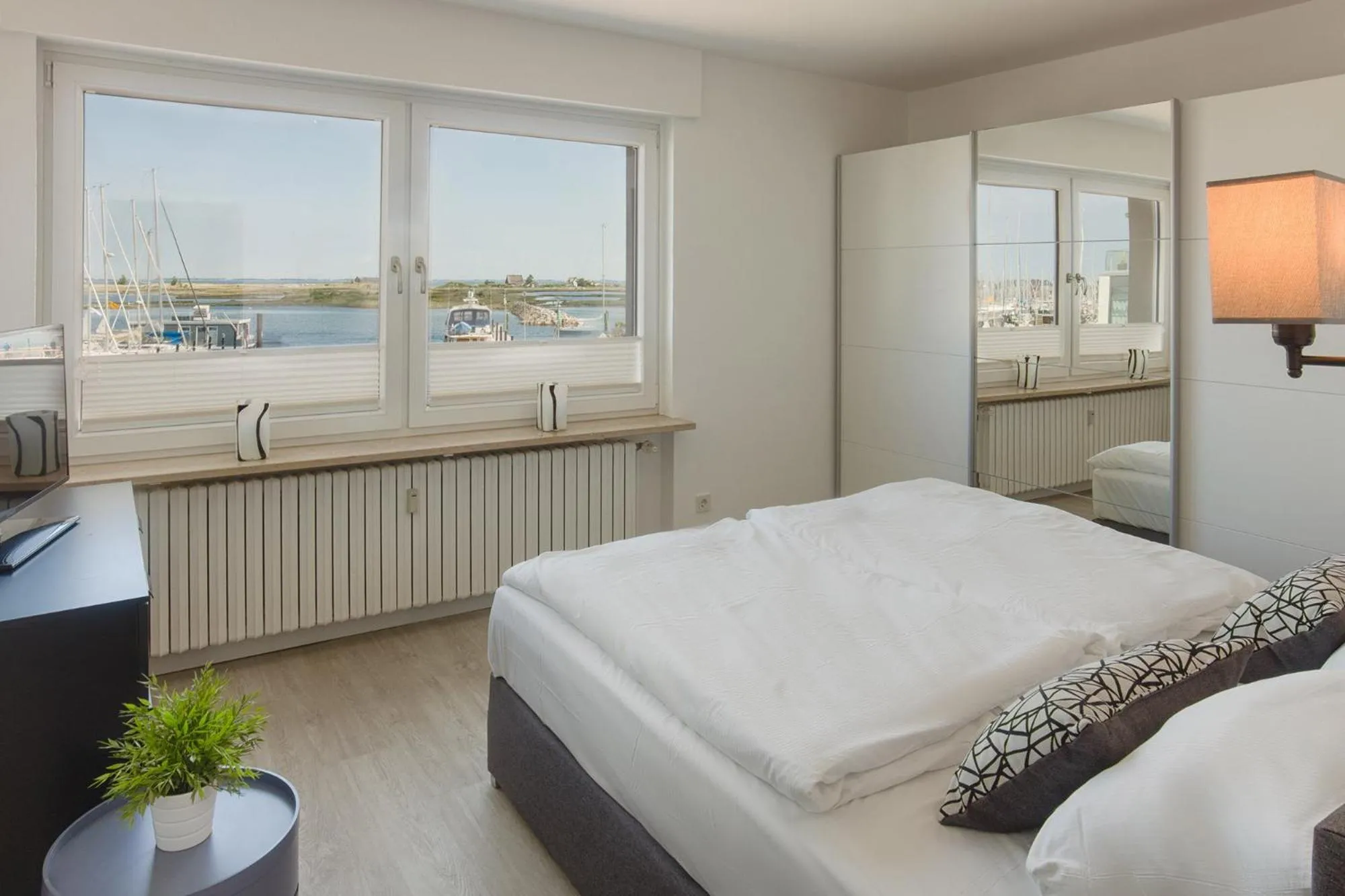 Bed in Harbours