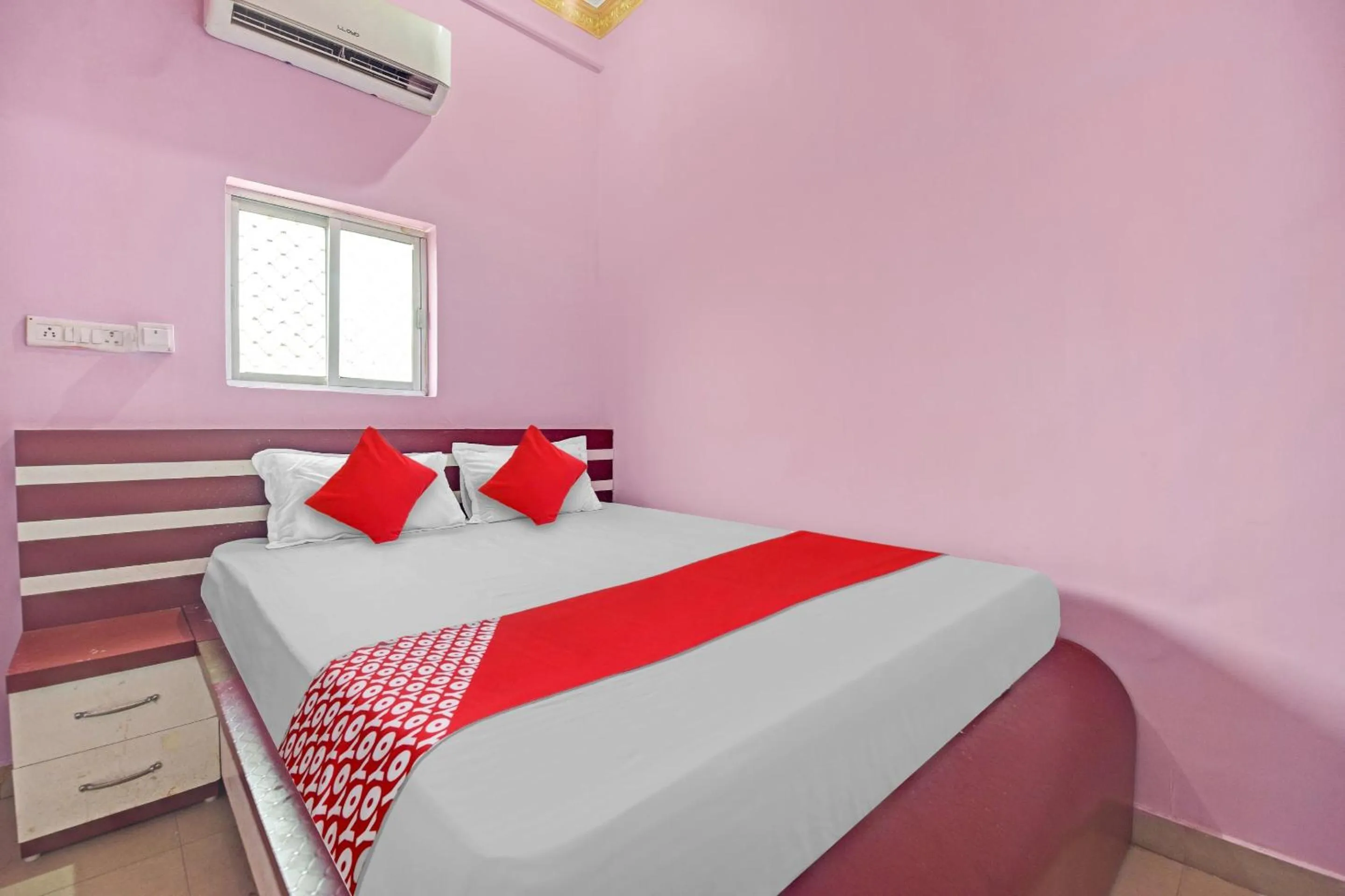 Bedroom in Hotel O by OYO New Maa Tara Hotel