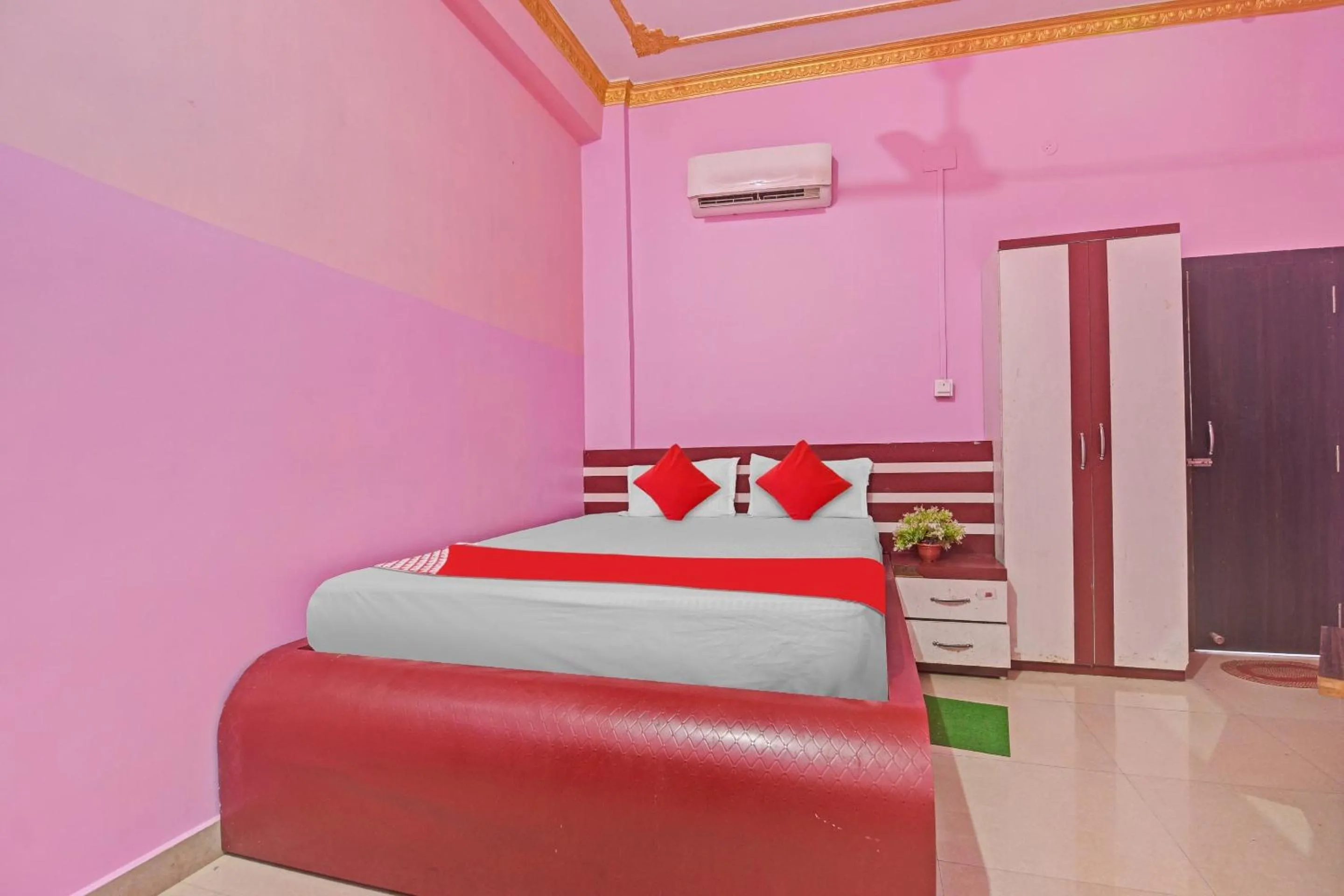 Facade/entrance in Hotel O by OYO New Maa Tara Hotel