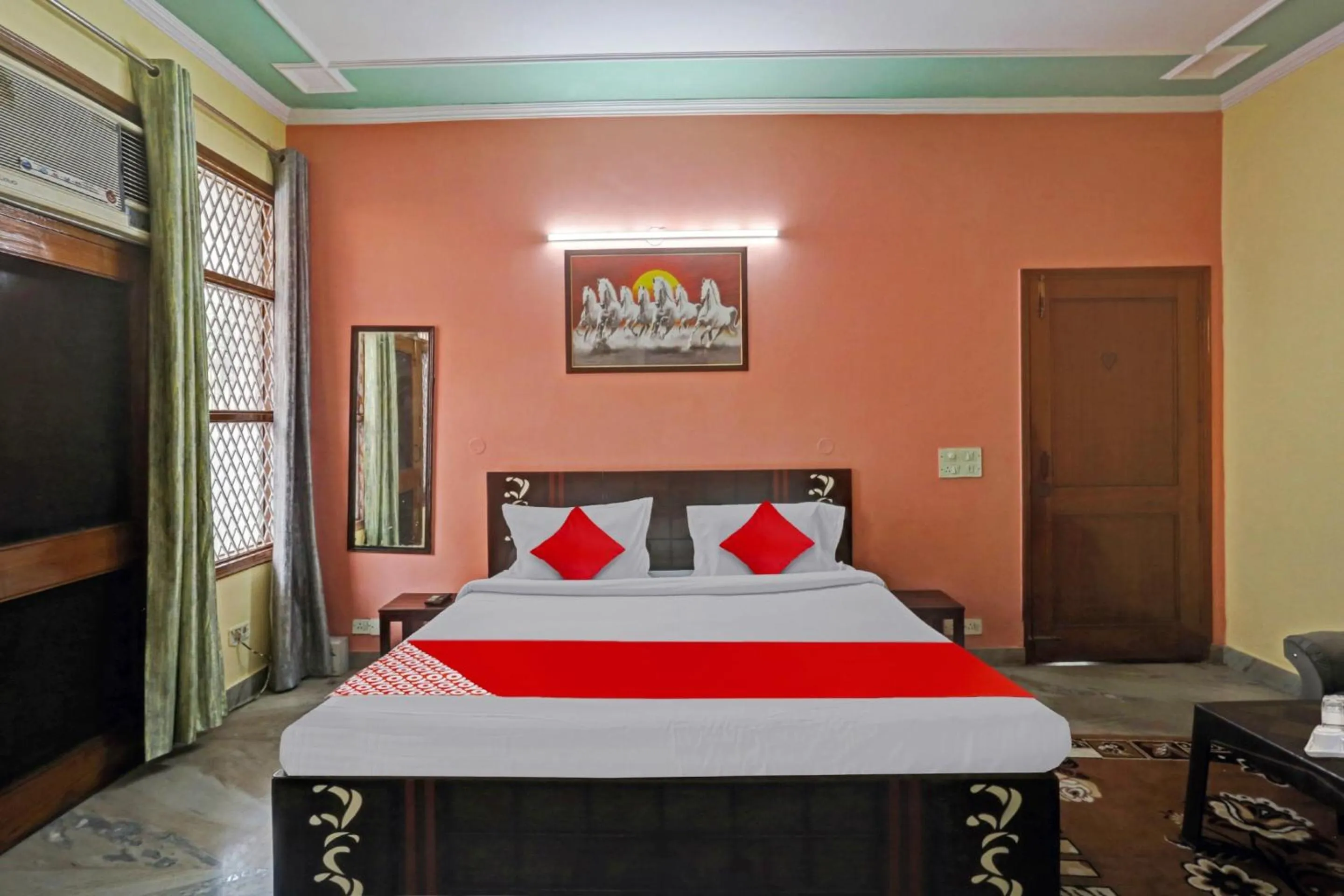 Bedroom in OYO Flagship 81046 Royal Retreat