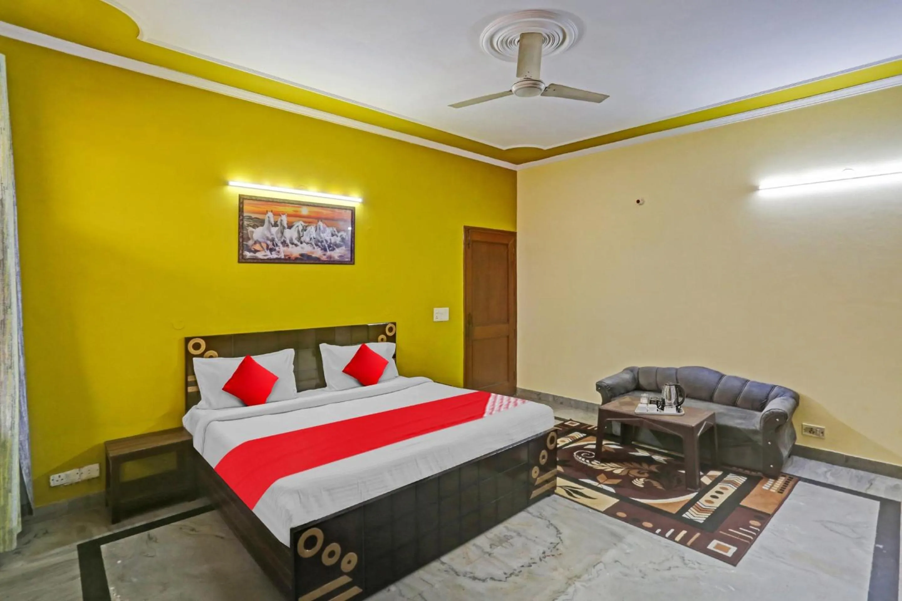 Bedroom in OYO Flagship 81046 Royal Retreat