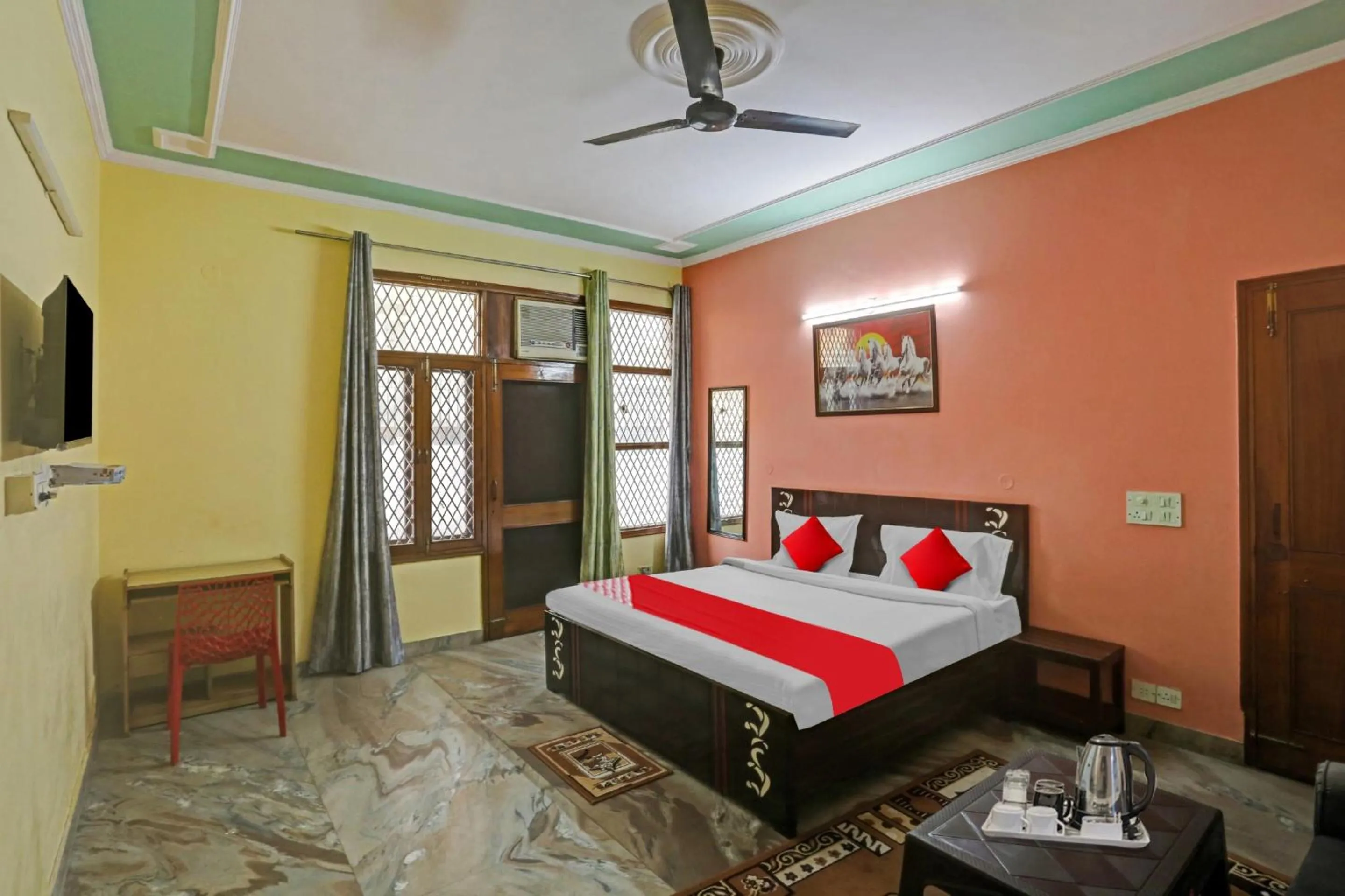 Bedroom in OYO Flagship 81046 Royal Retreat