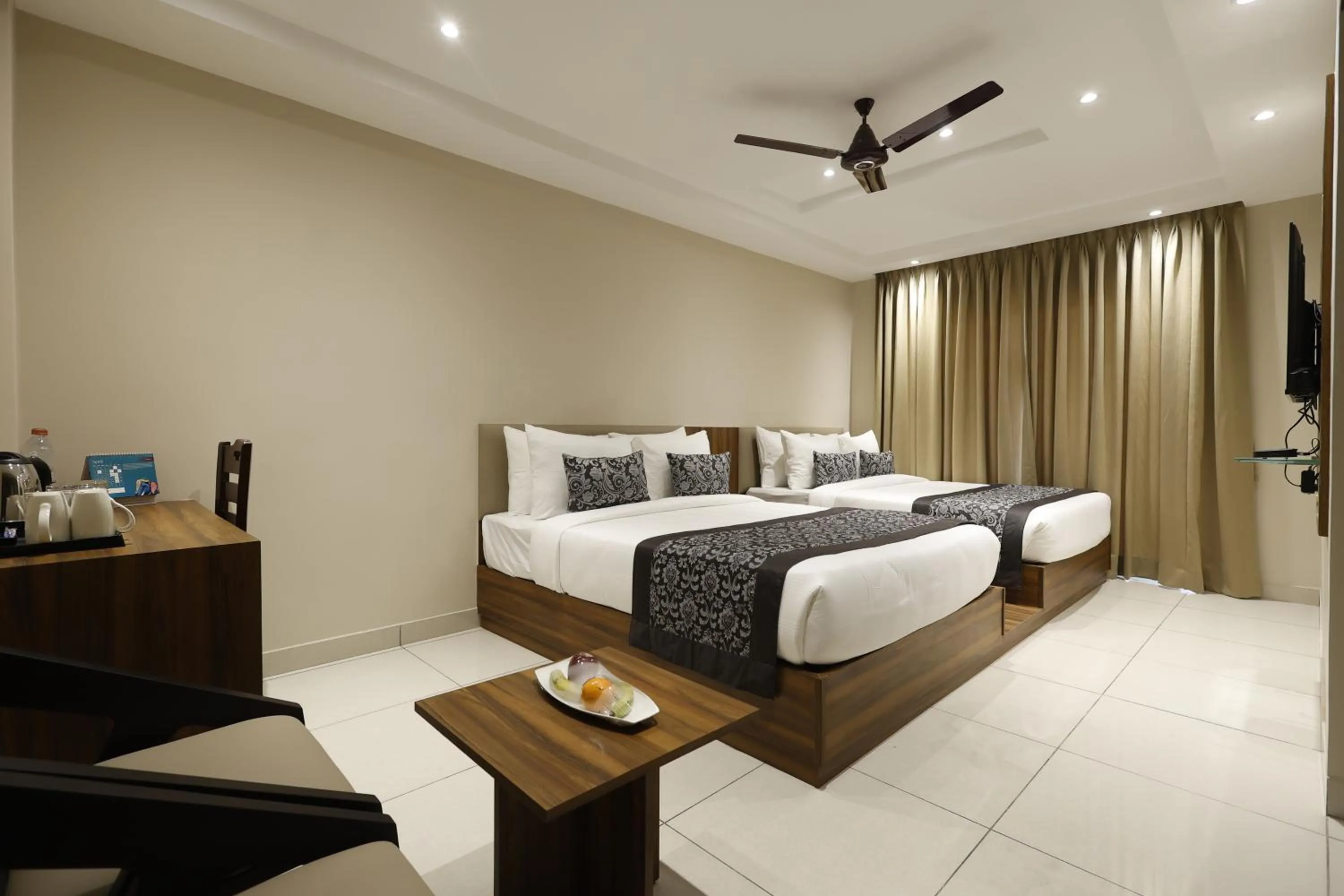Bedroom, Bed in Pride Biznotel Canopus, Digha