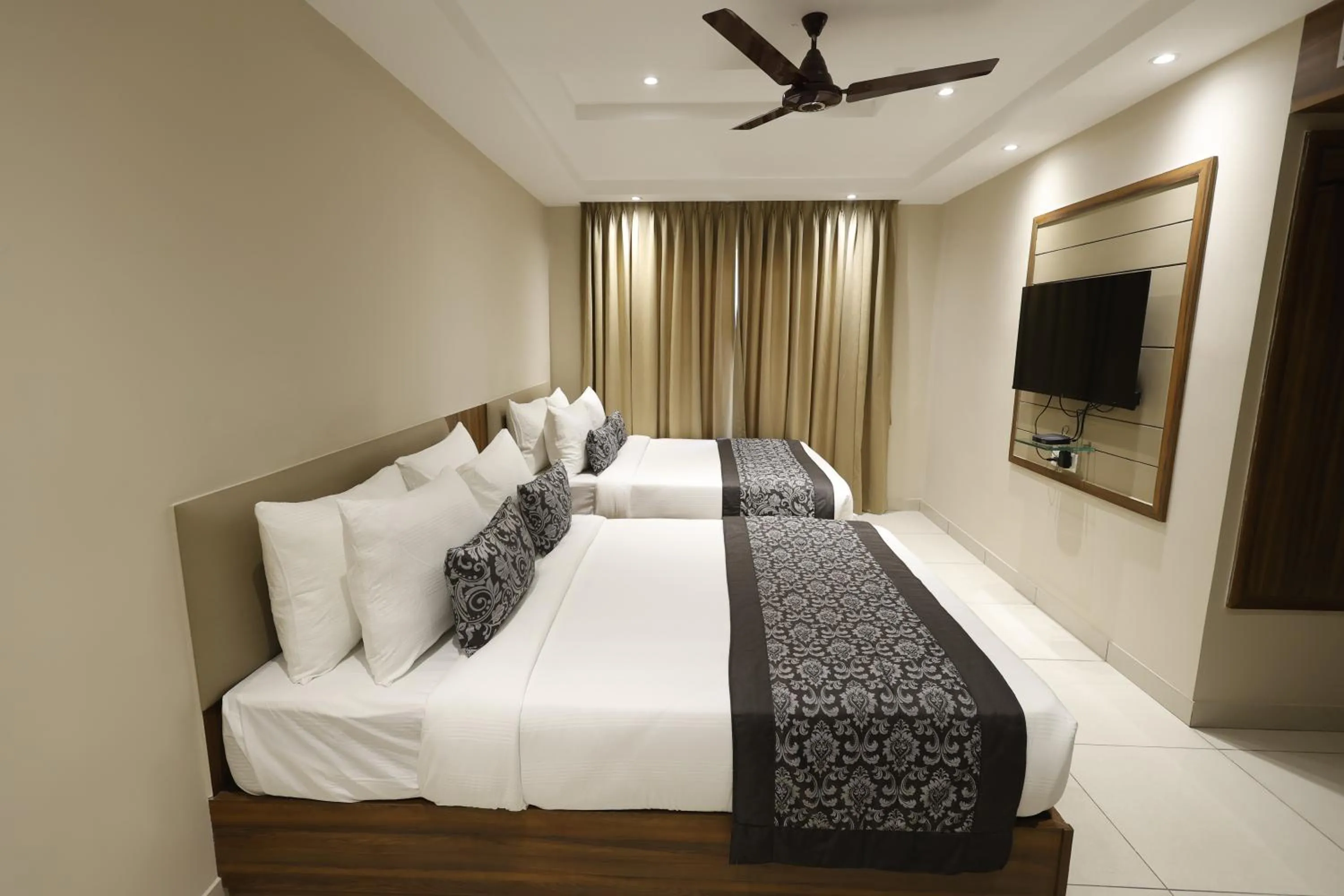 Bedroom, Bed in Pride Biznotel Canopus, Digha