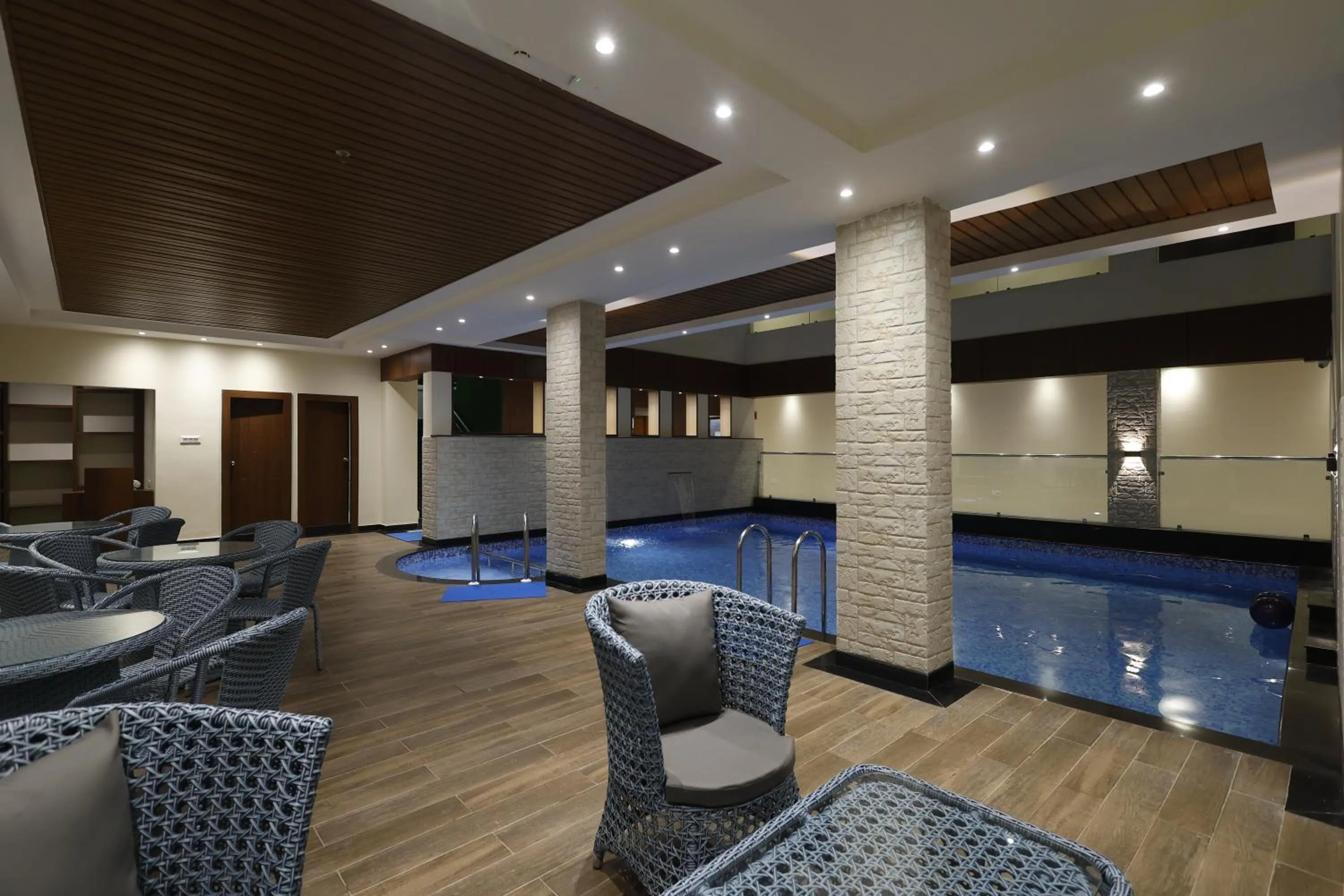 Swimming pool in Pride Biznotel Canopus, Digha