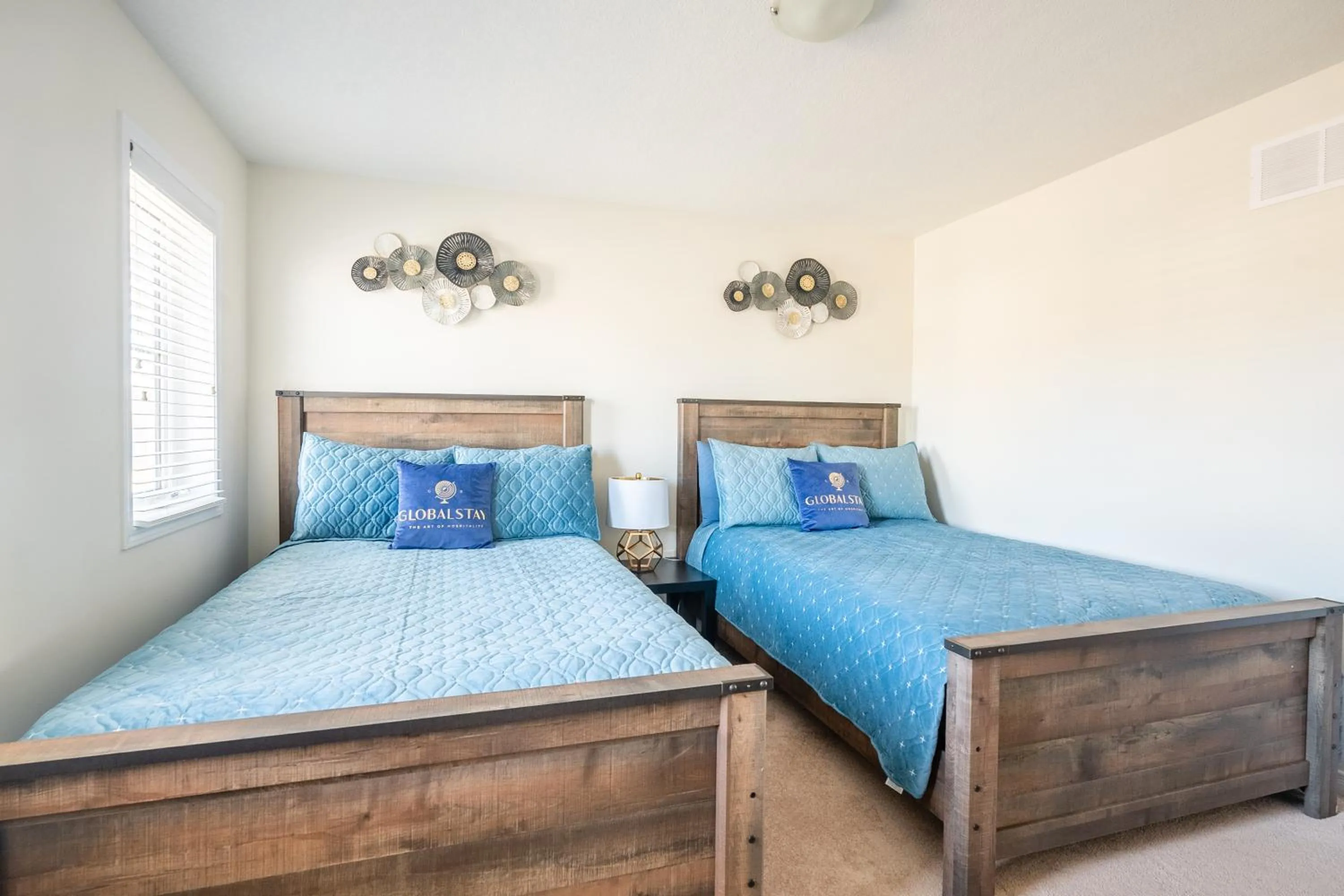 Bed in GlobalStay 3 Bedroom Townhouse Near Niagara Falls Brock University