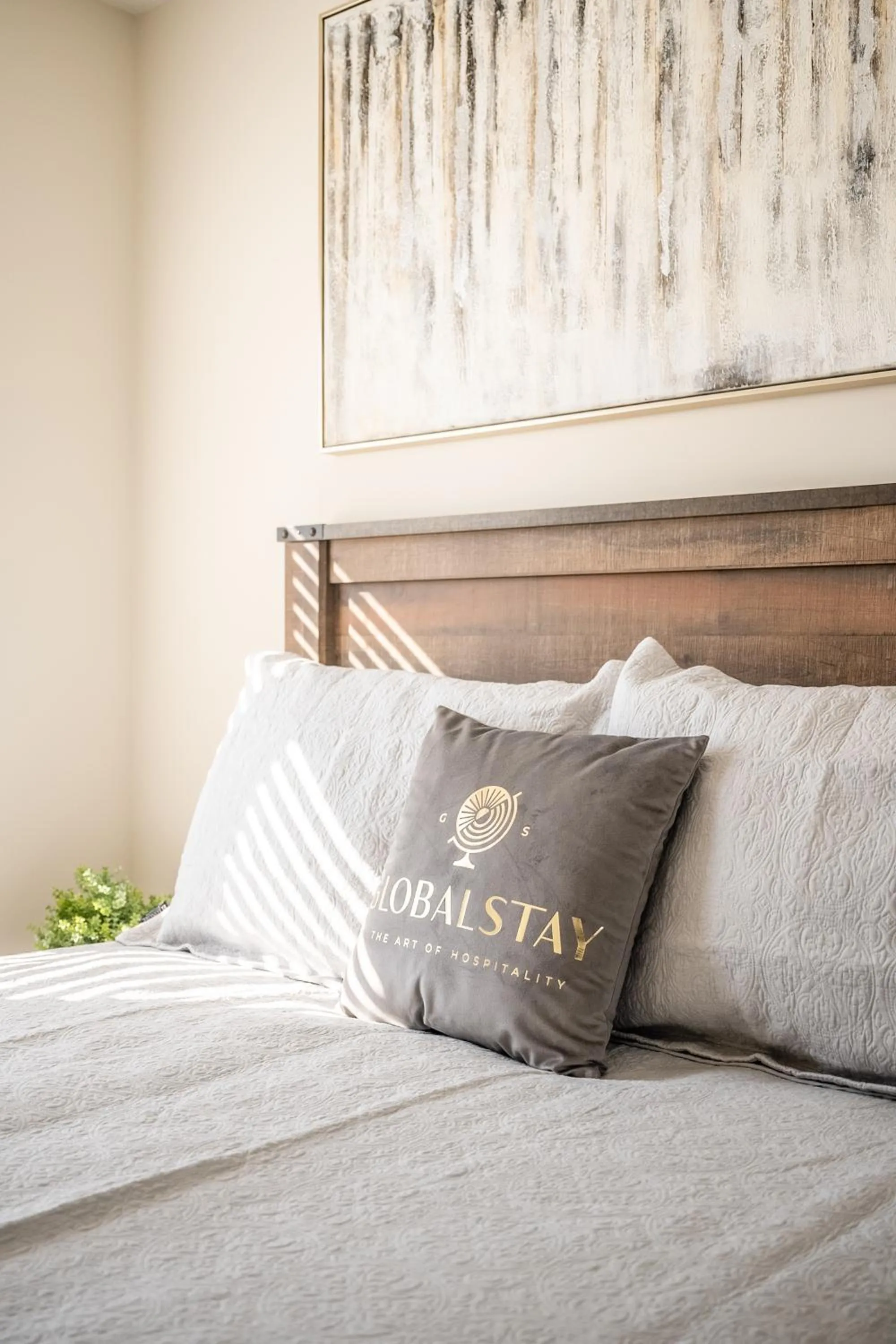 Bed in GlobalStay 3 Bedroom Townhouse Near Niagara Falls Brock University