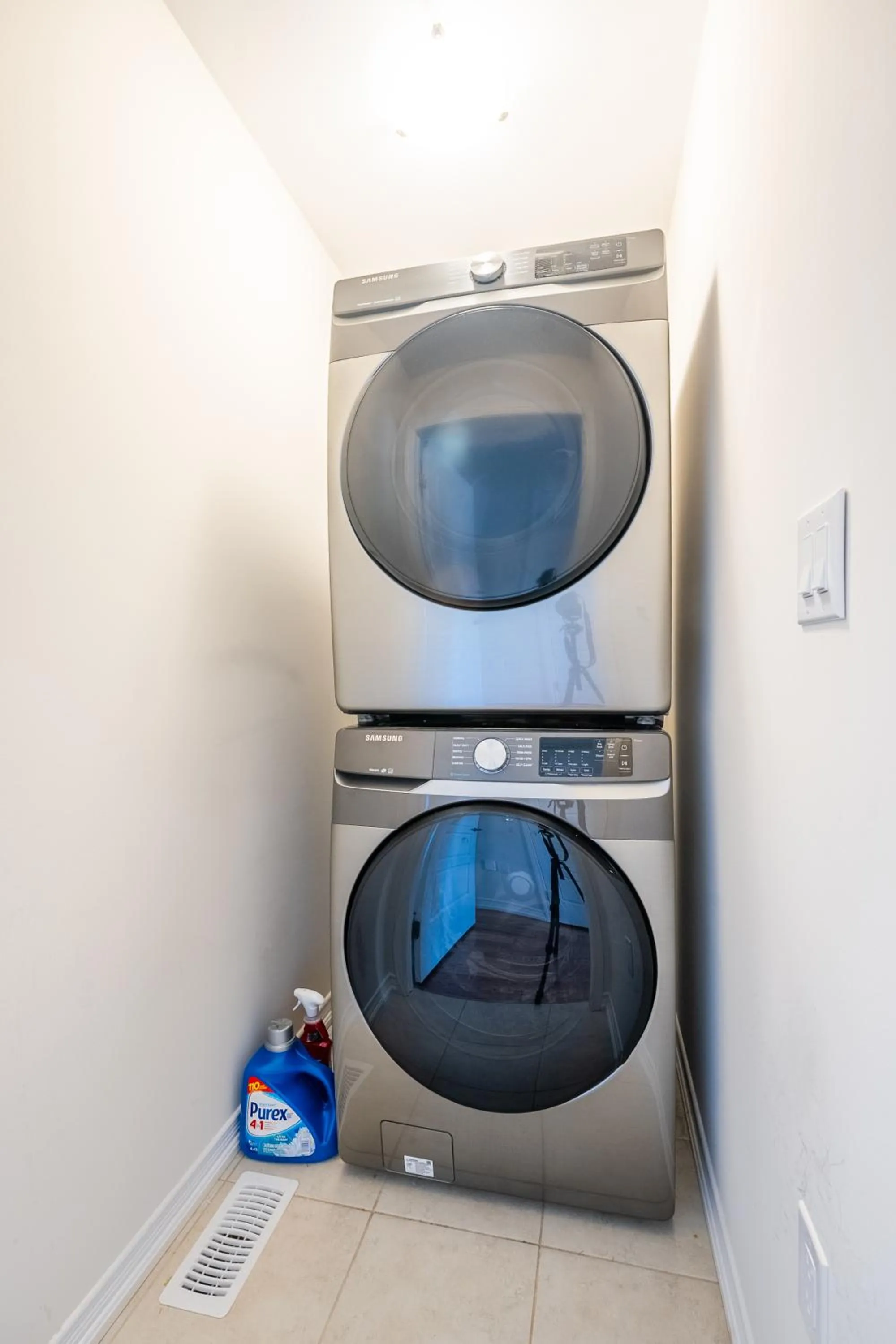 laundry in GlobalStay 3 Bedroom Townhouse Near Niagara Falls Brock University
