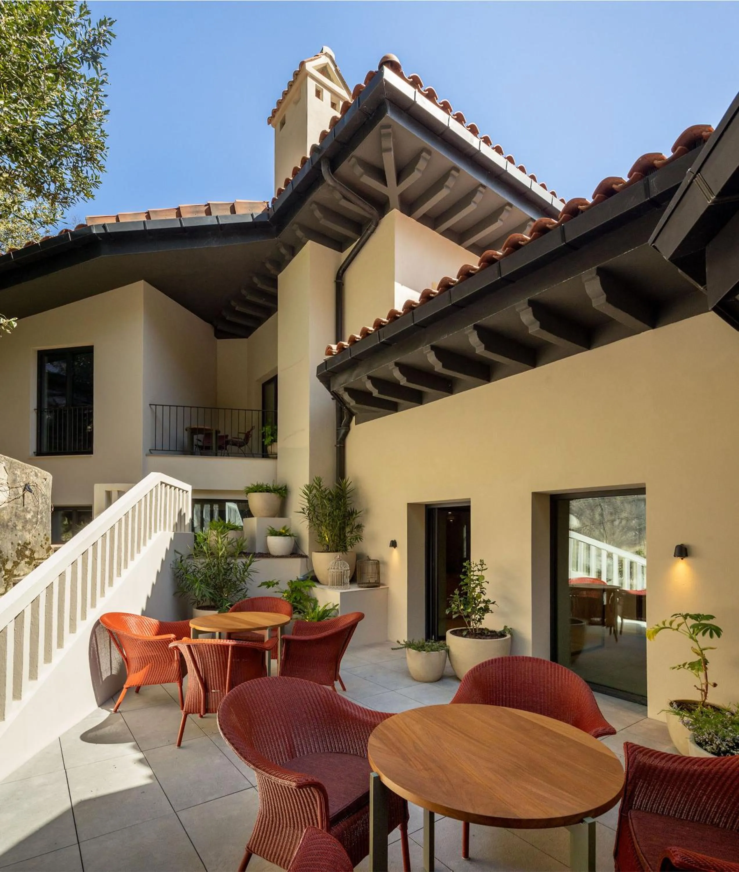 Property building in Hotel Ur Bare