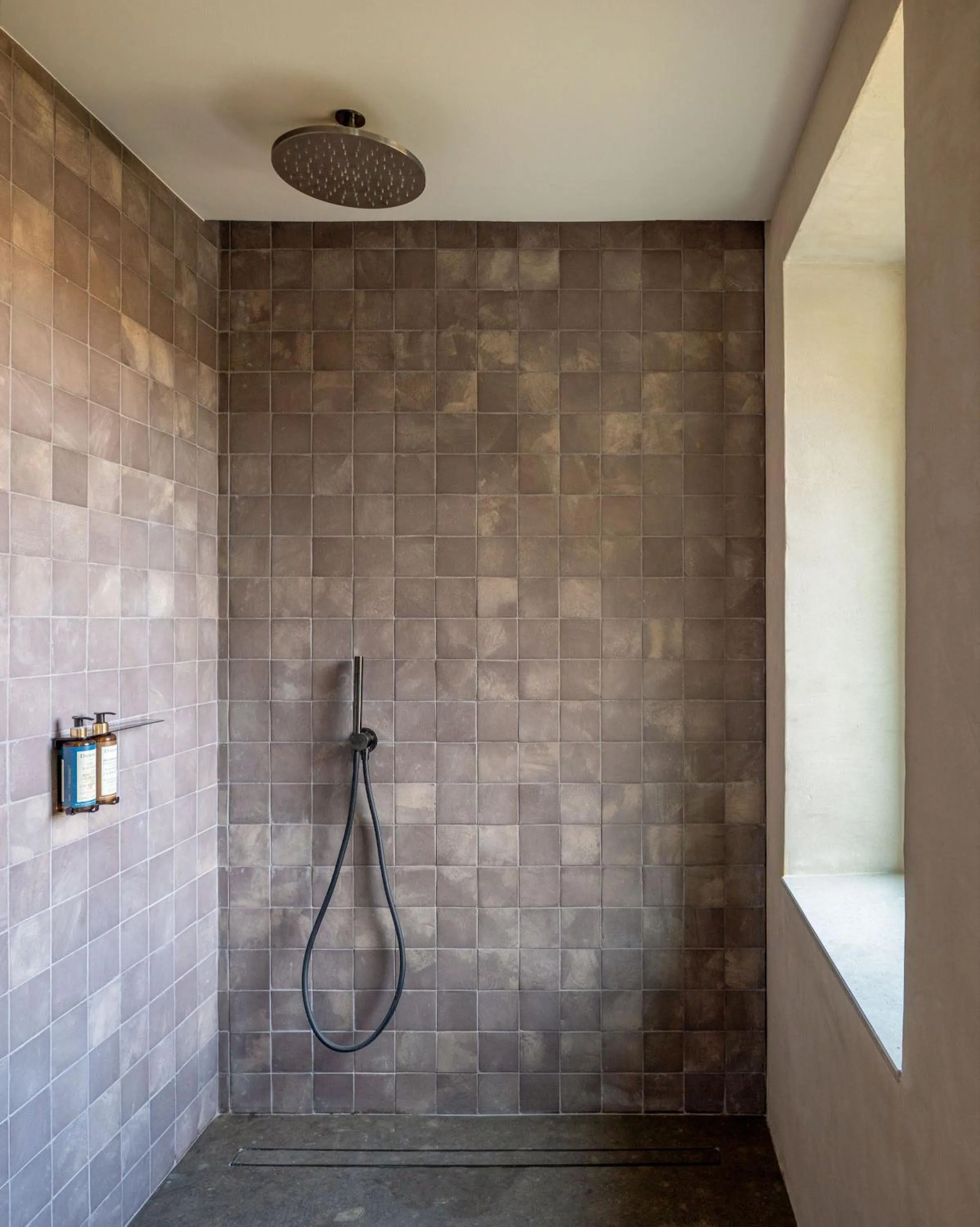 Shower in Hotel Ur Bare