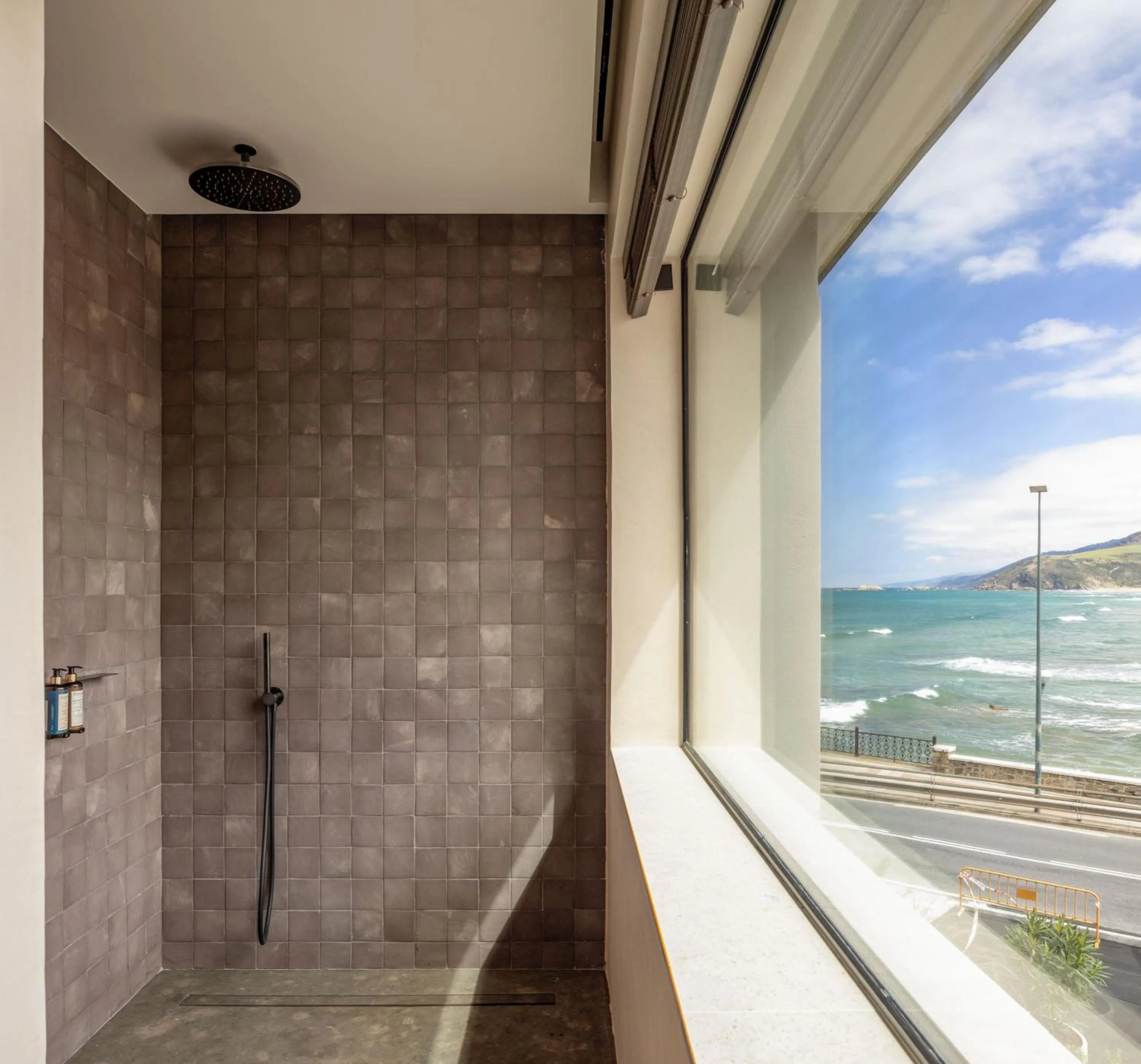 Shower in Hotel Ur Bare