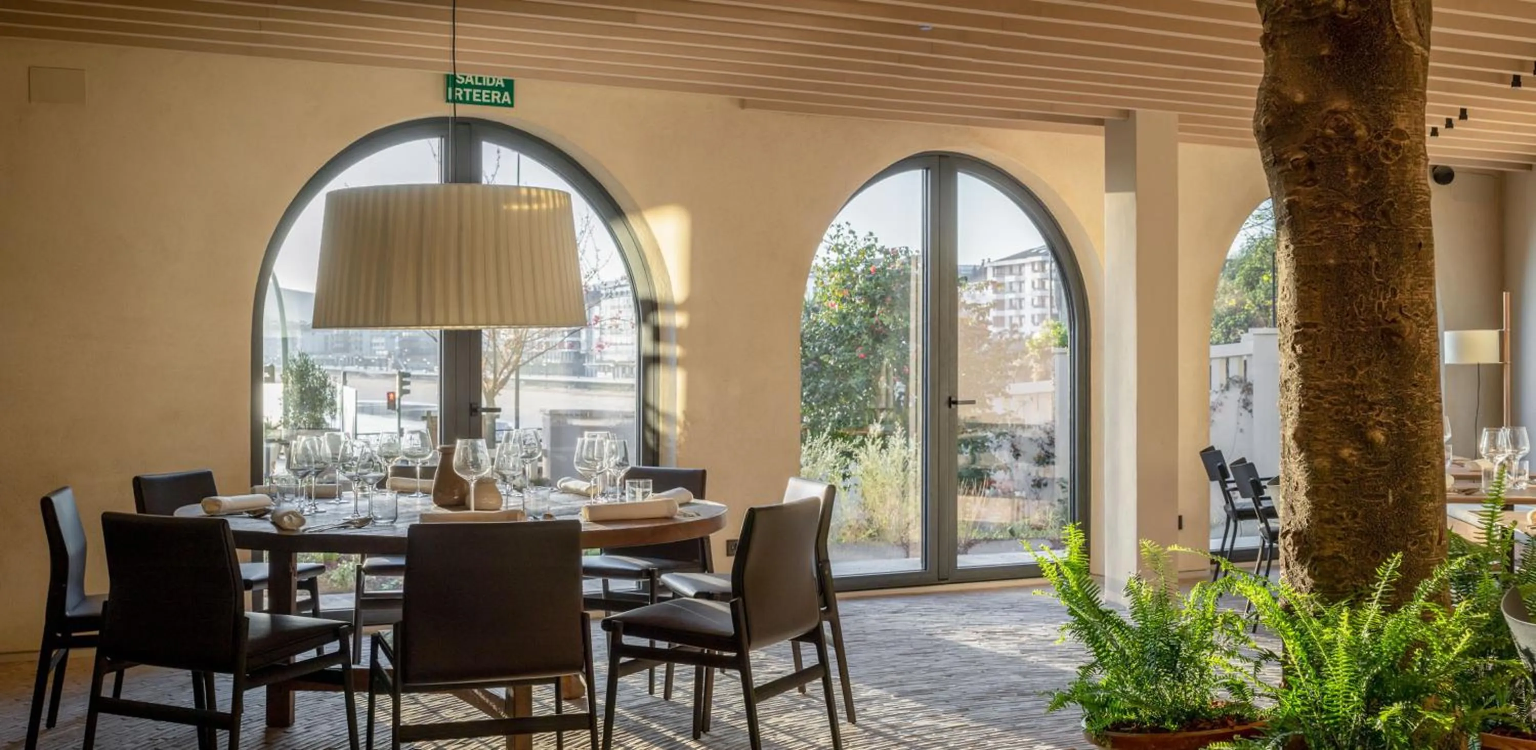 Restaurant/places to eat in Hotel Ur Bare