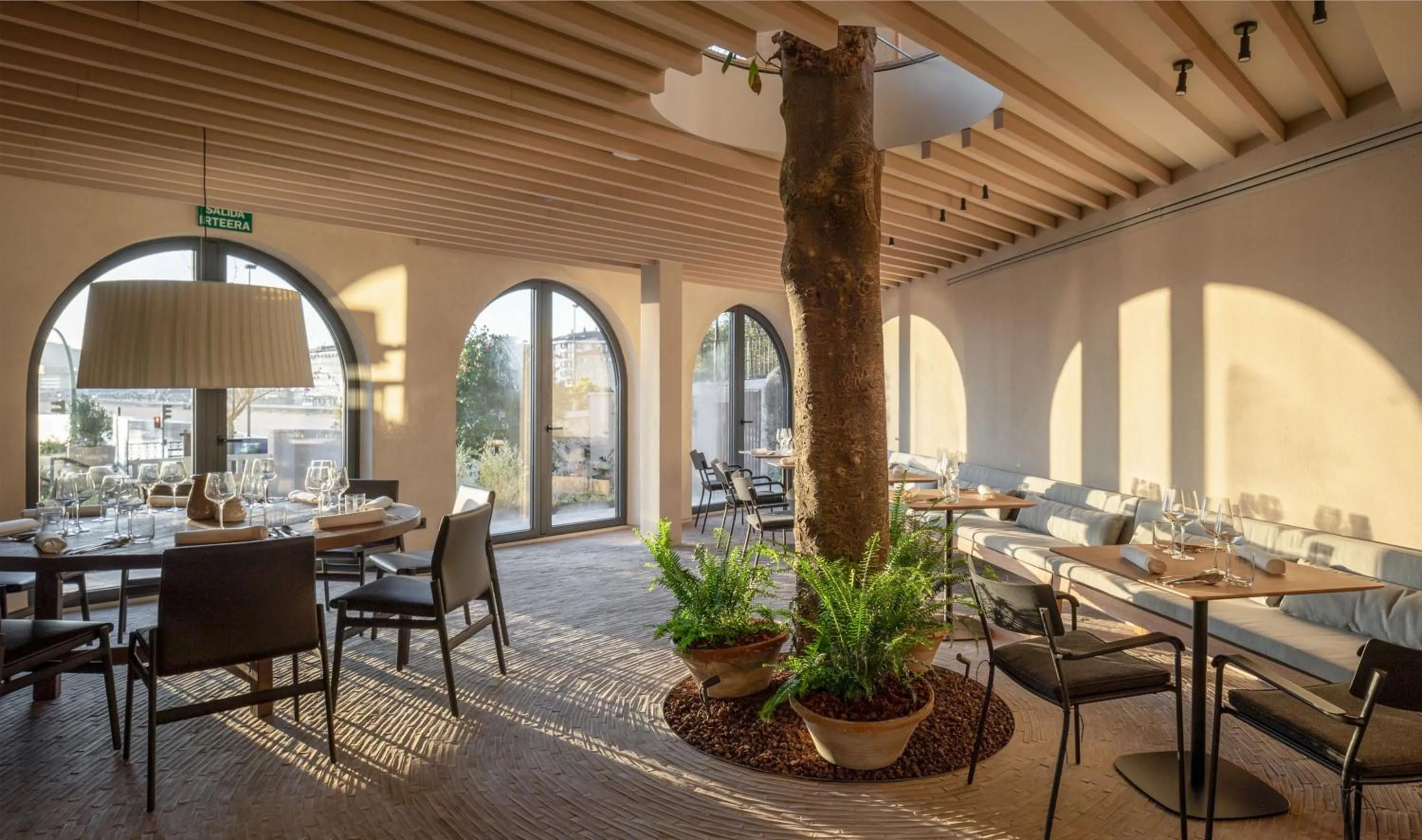 Restaurant/places to eat in Hotel Ur Bare