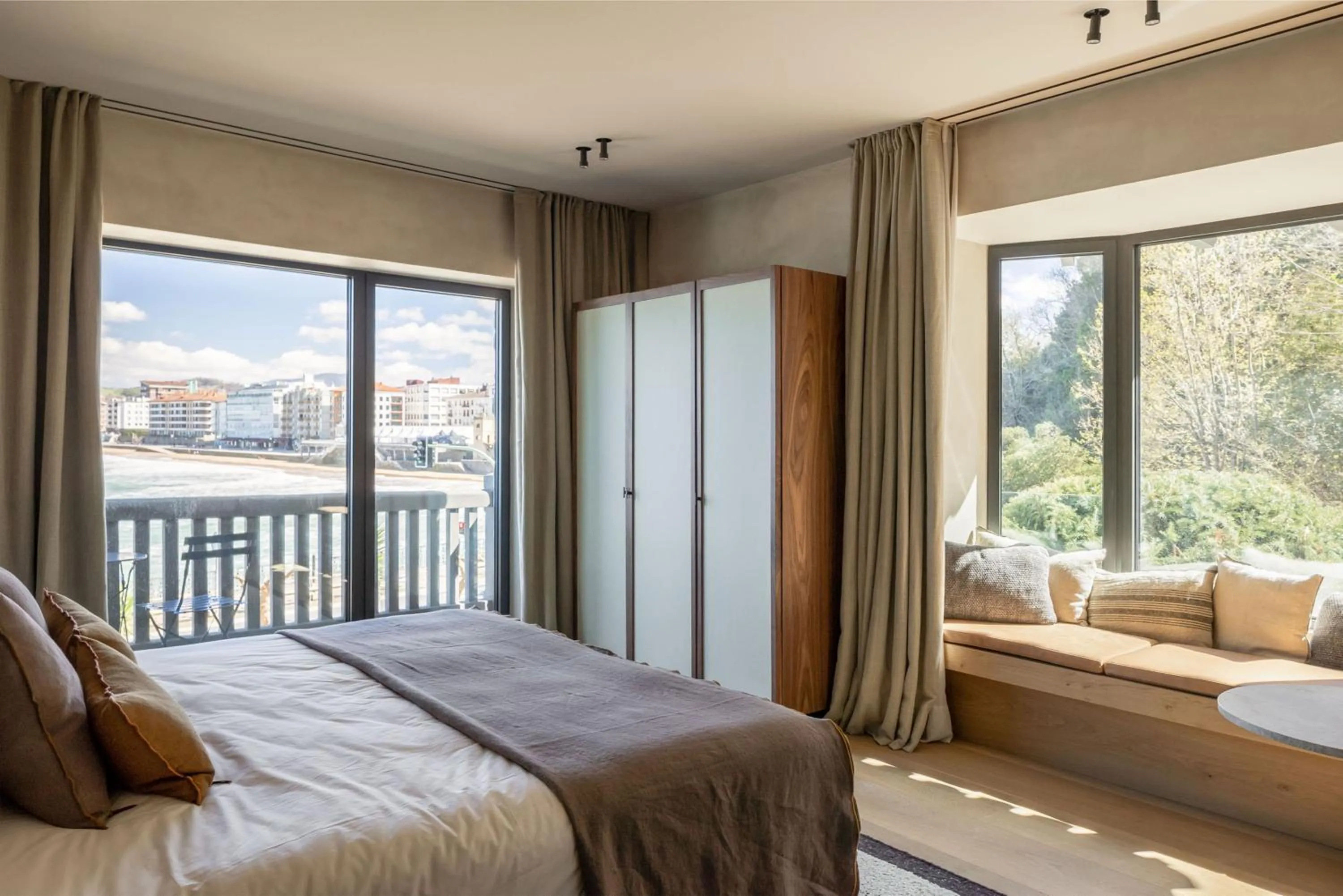 View (from property/room), Bed in Hotel Ur Bare