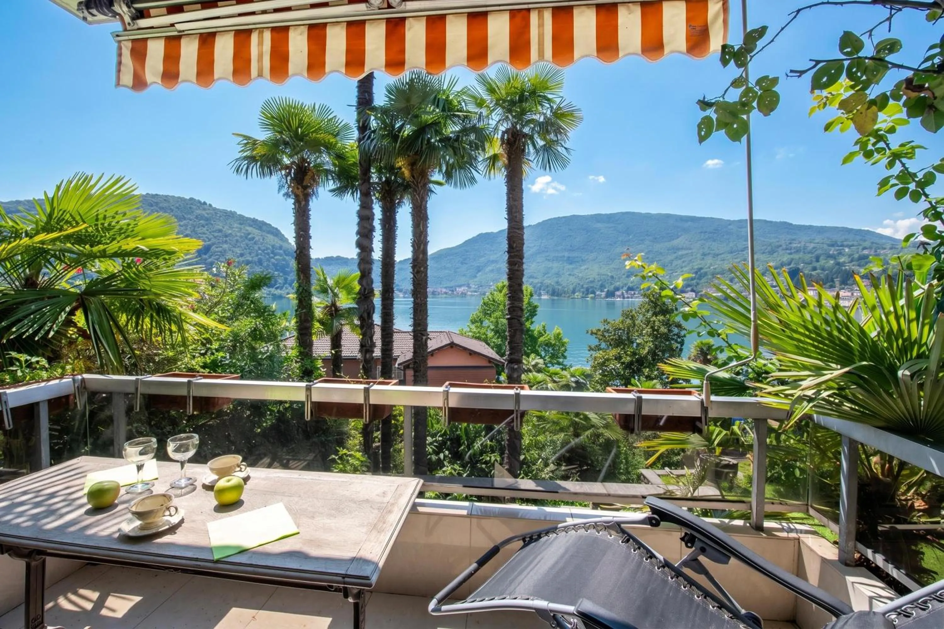 Queen Lake View - Happy Rentals
