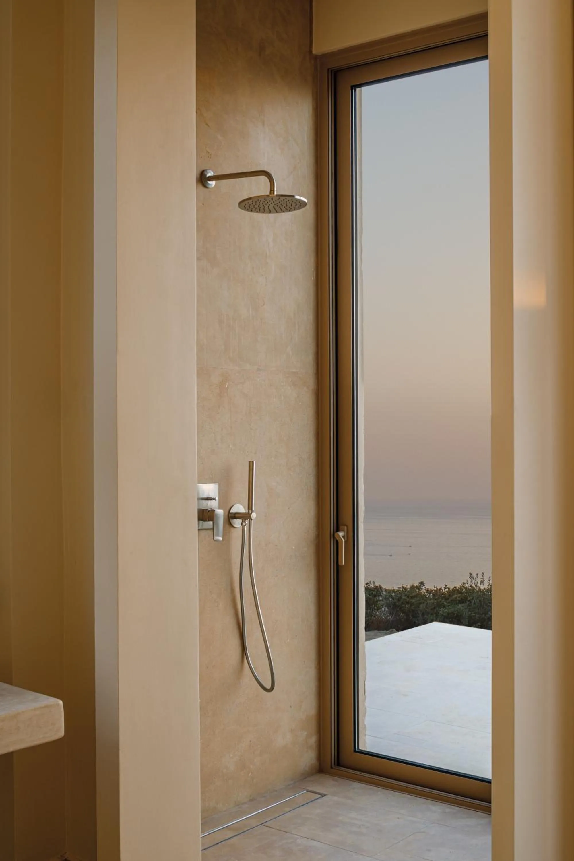 Shower in La Fiermontina Ocean