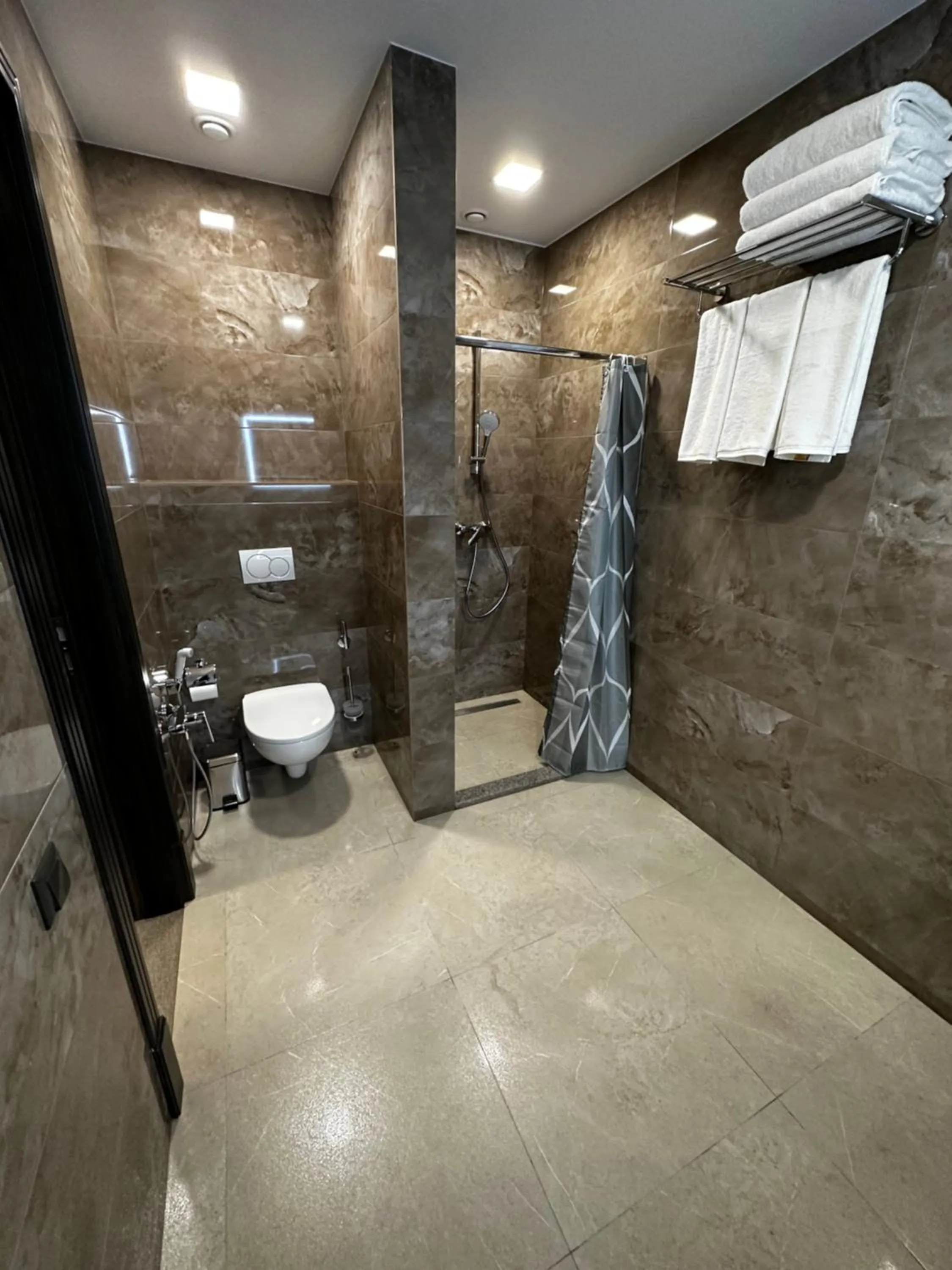 Shower in Rasoda Hotel&Restaurant