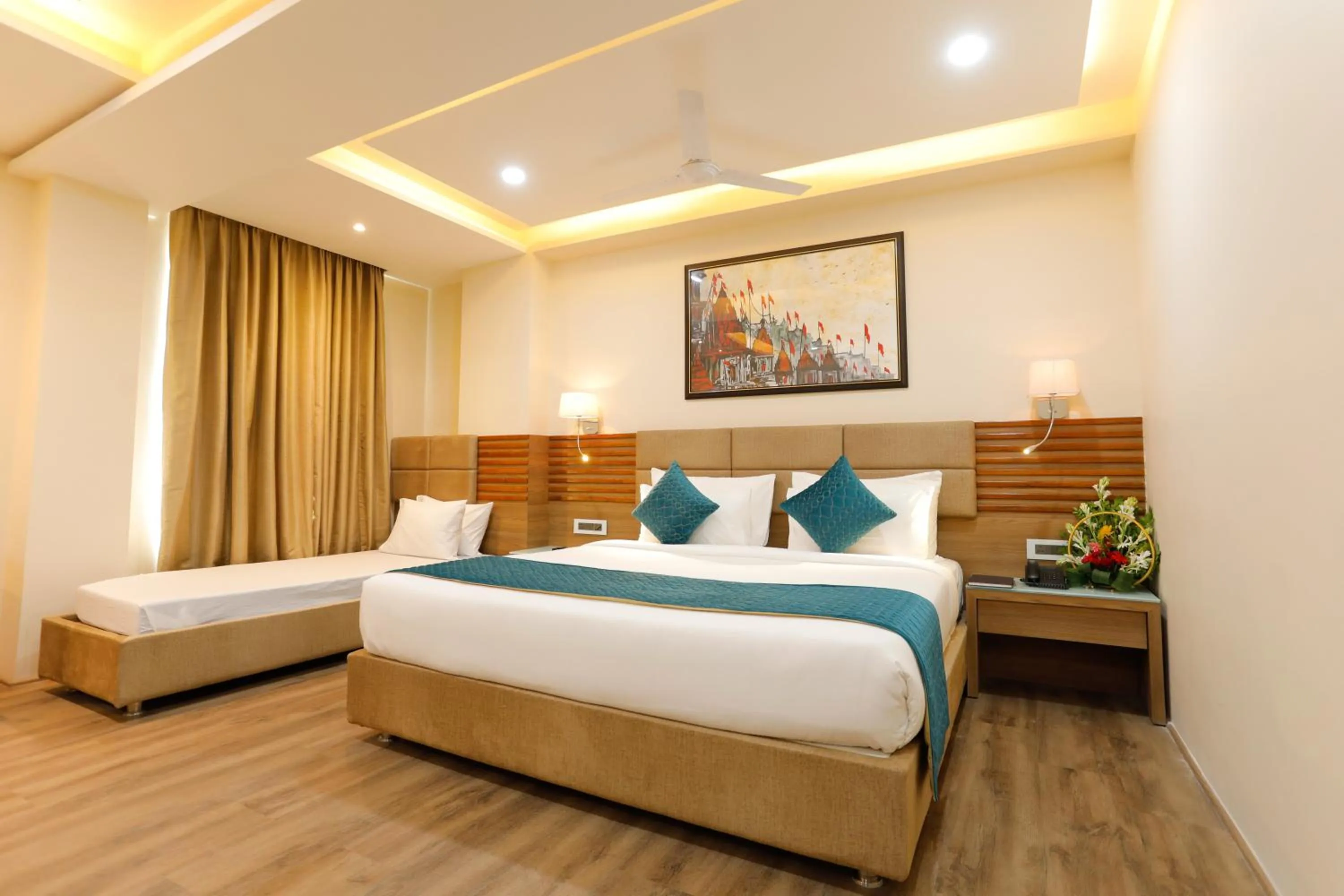 Guests, Bed in Hotel Dolphin Grand