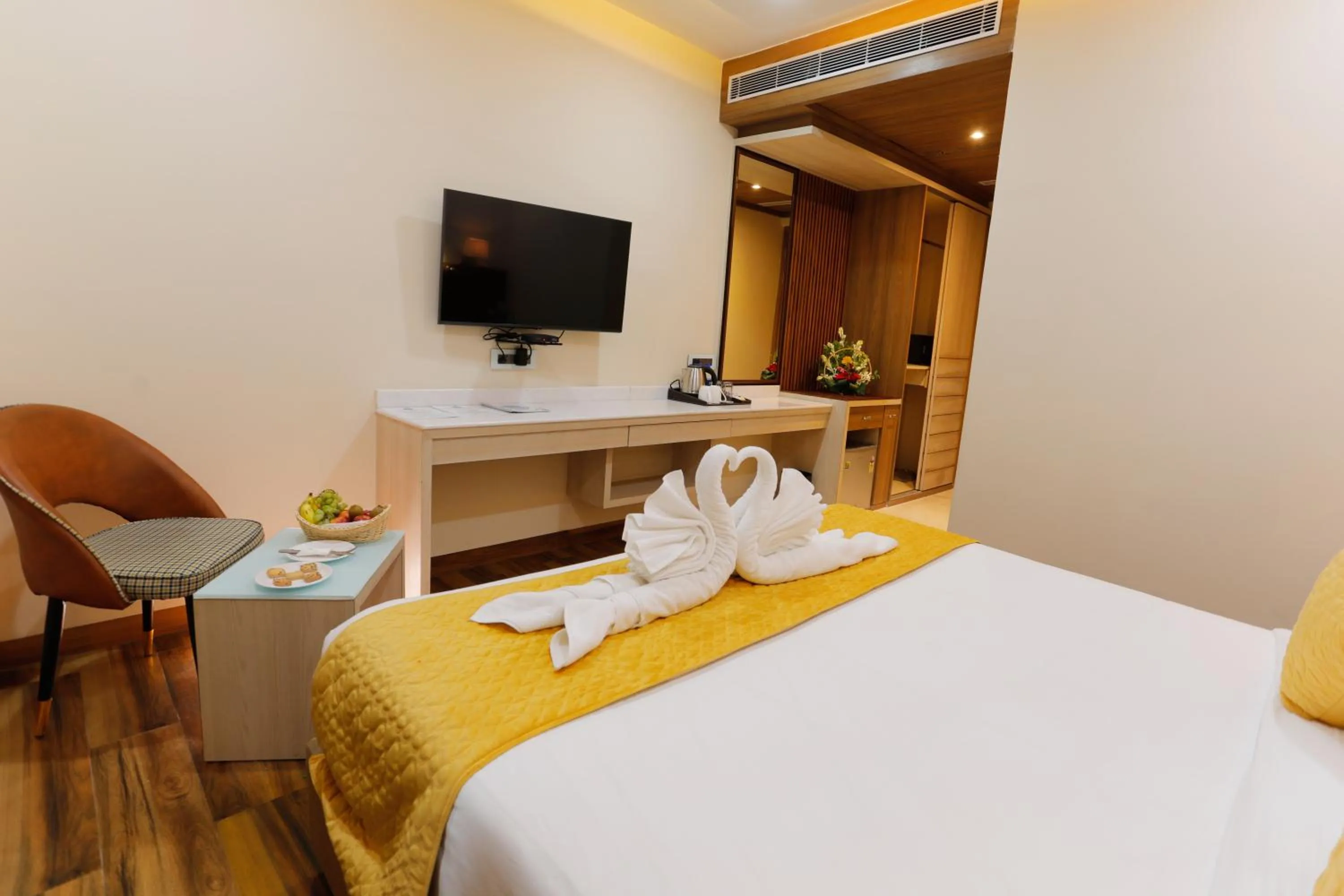 Guests, Bed in Hotel Dolphin Grand