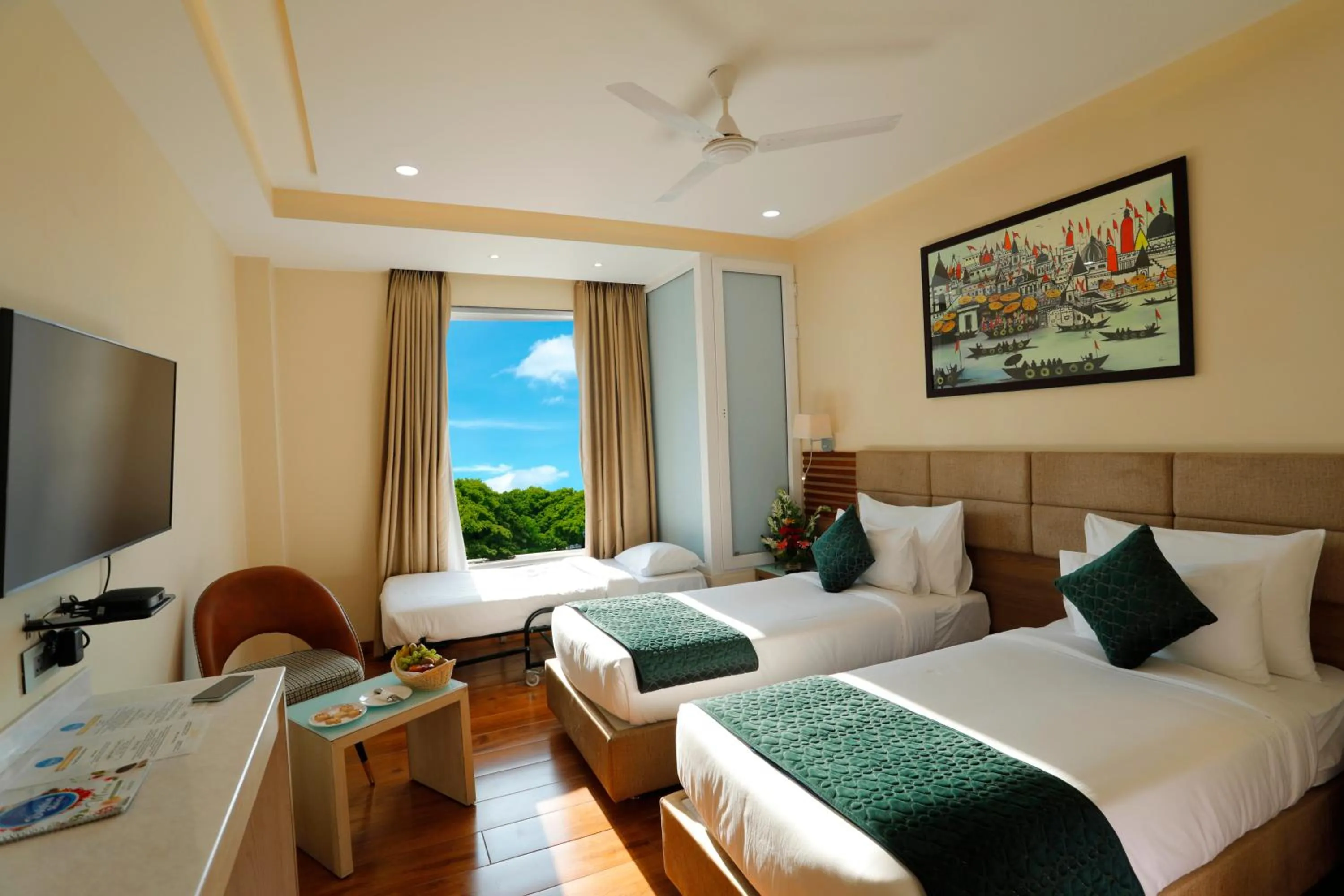 Guests, Bed in Hotel Dolphin Grand