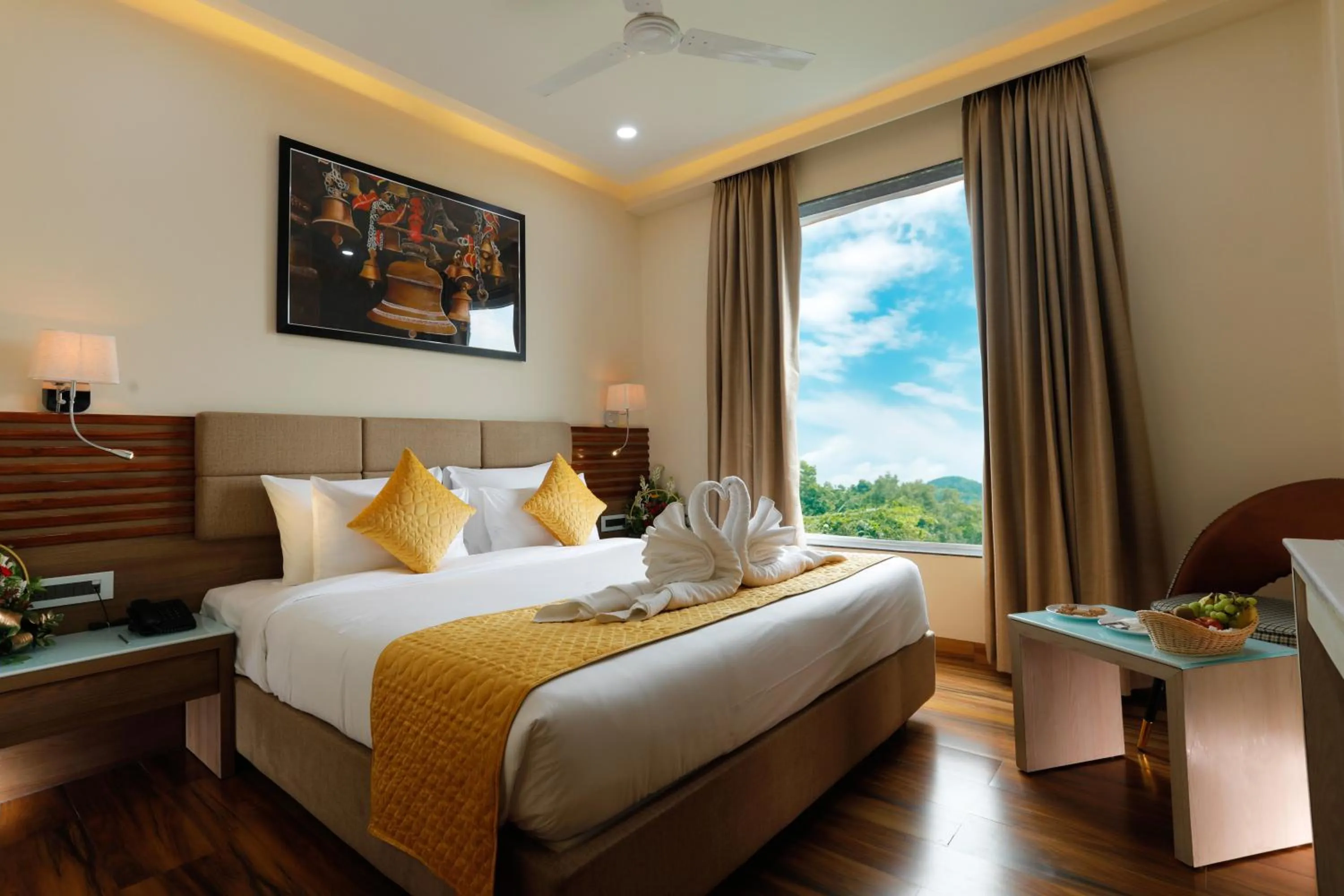 Guests, Bed in Hotel Dolphin Grand