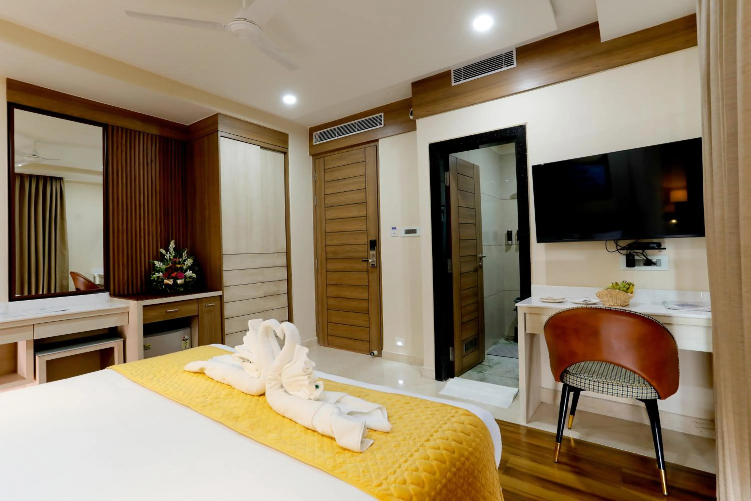 Guests, Bed in Hotel Dolphin Grand