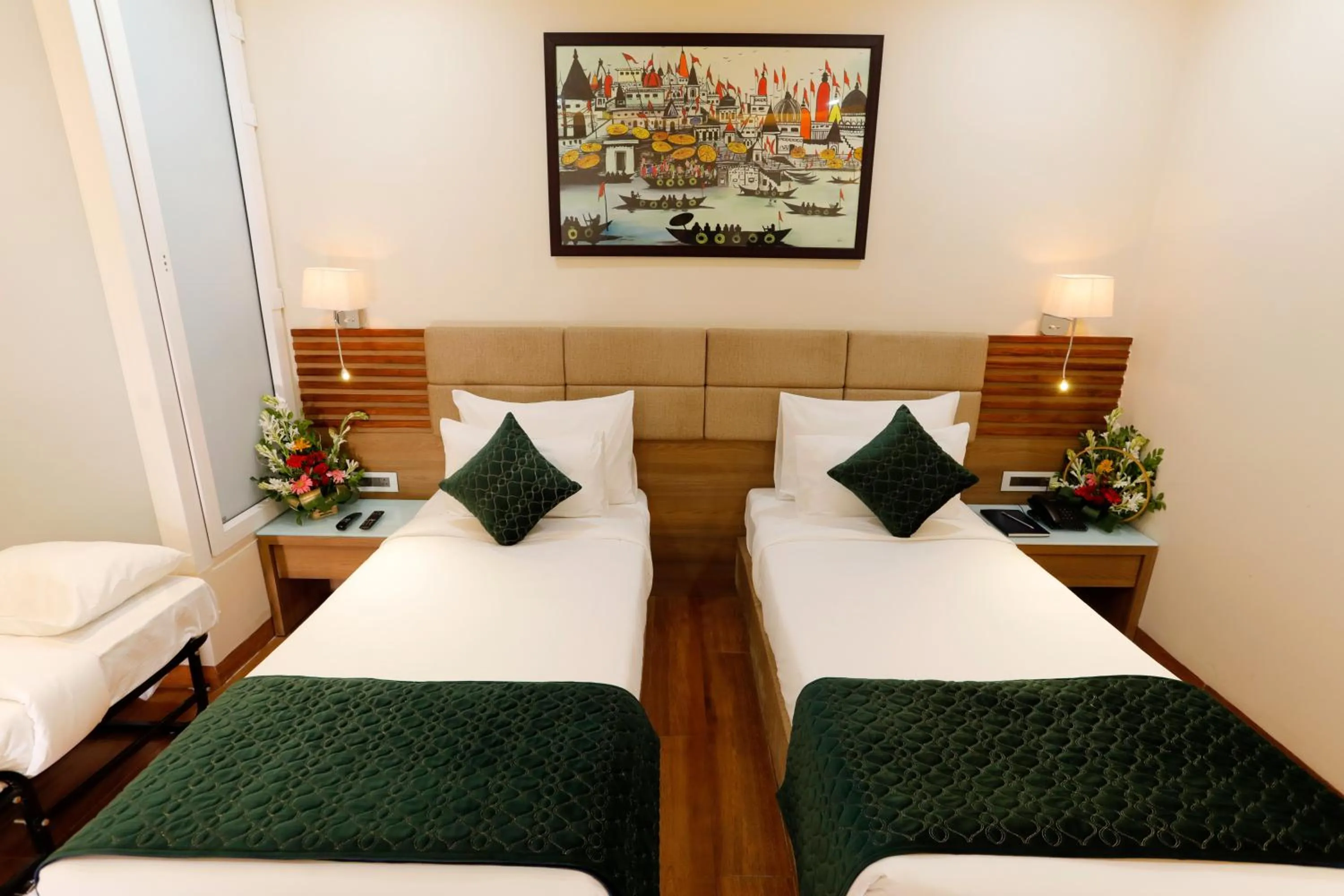 Guests, Bed in Hotel Dolphin Grand