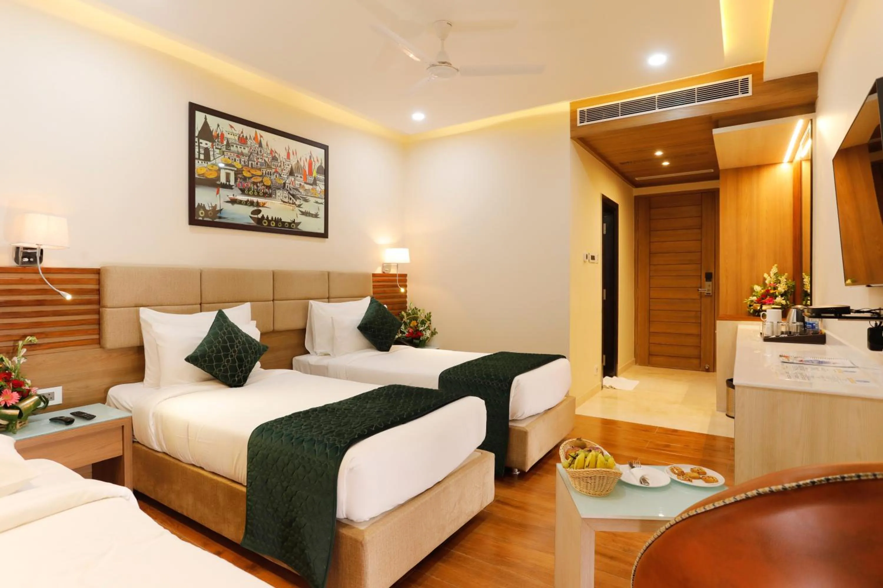 Guests, Bed in Hotel Dolphin Grand