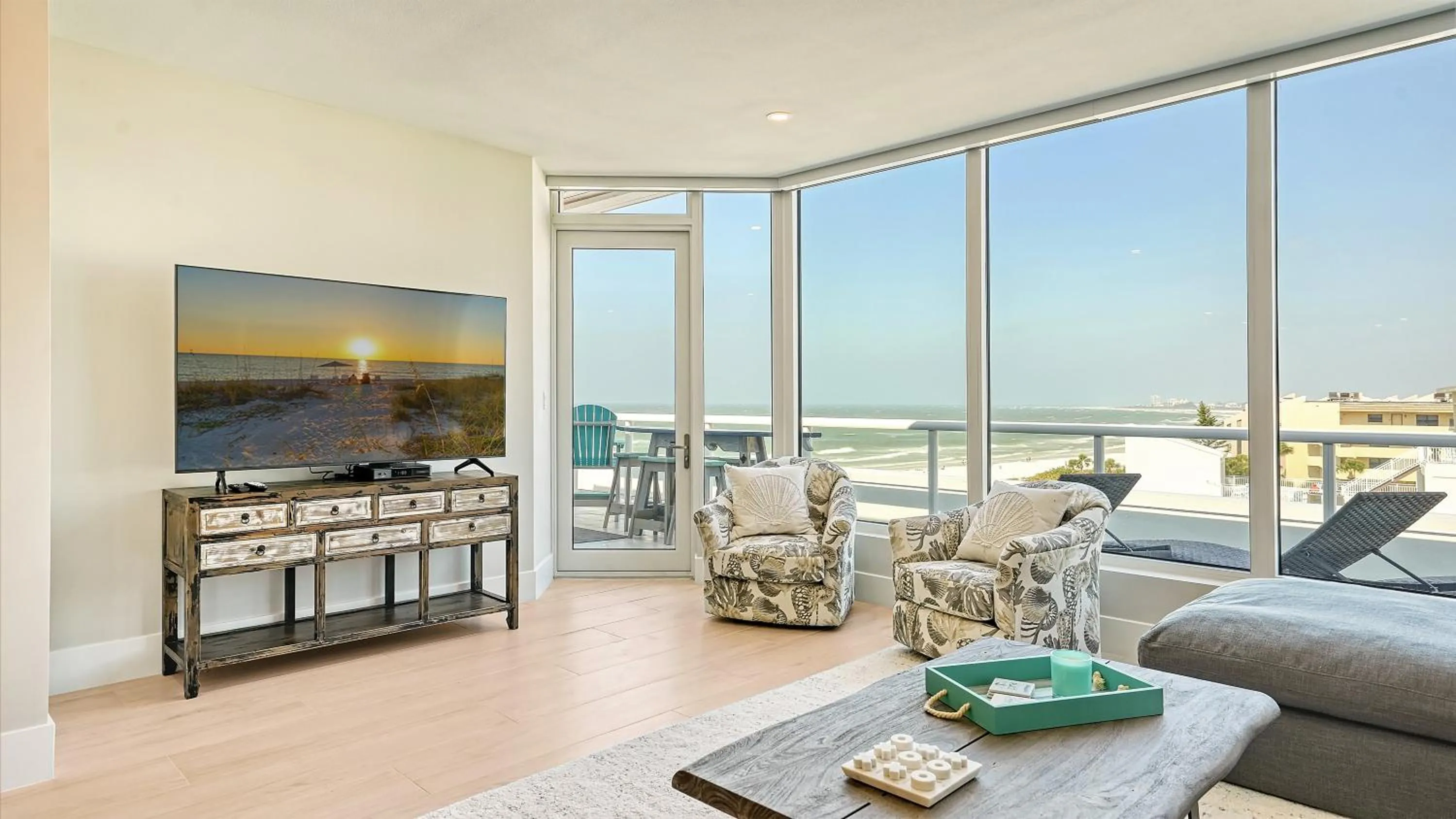 Communal lounge/ TV room in Ten35 Seaside Rentals