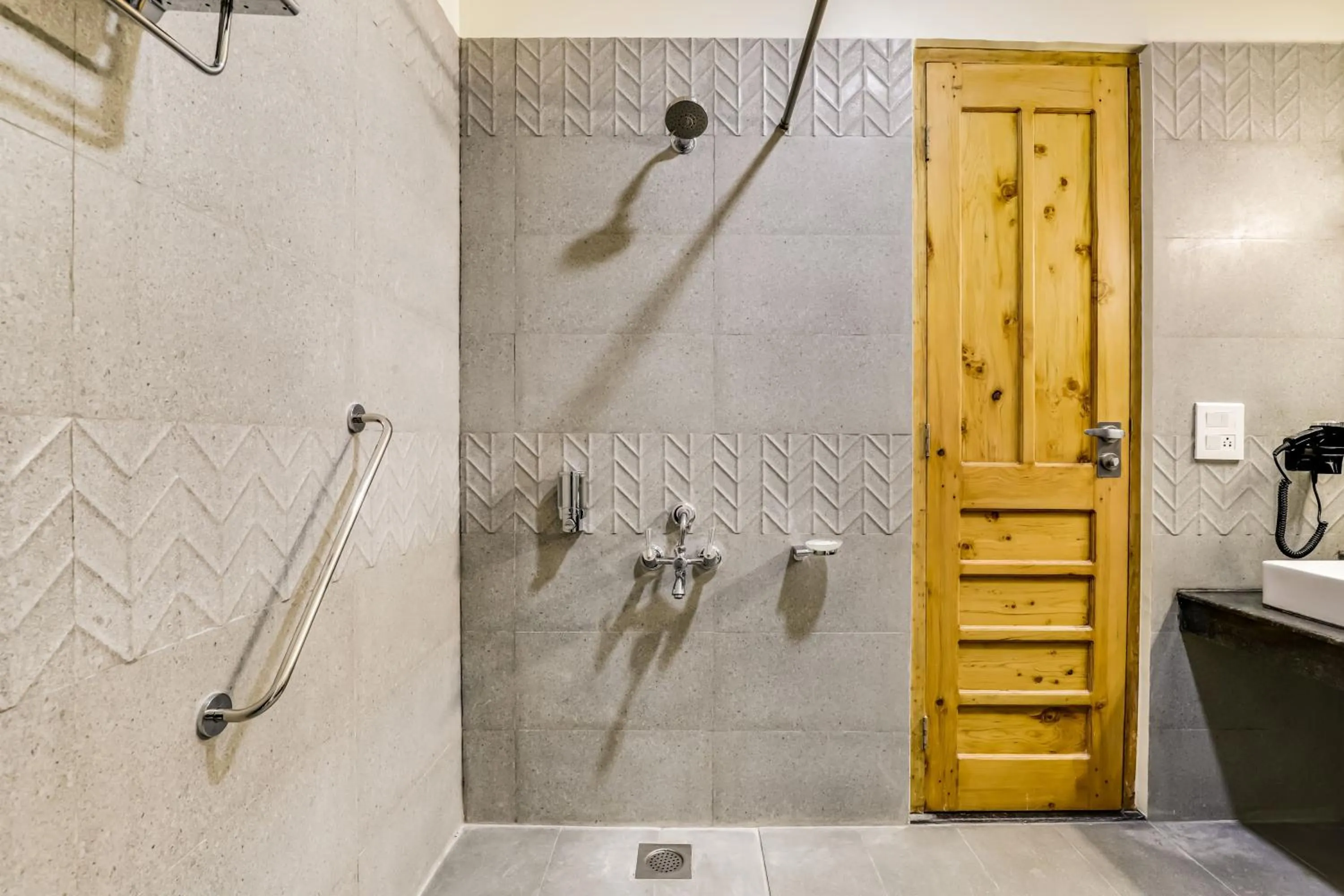 Shower in Club Mahindra Janjehli