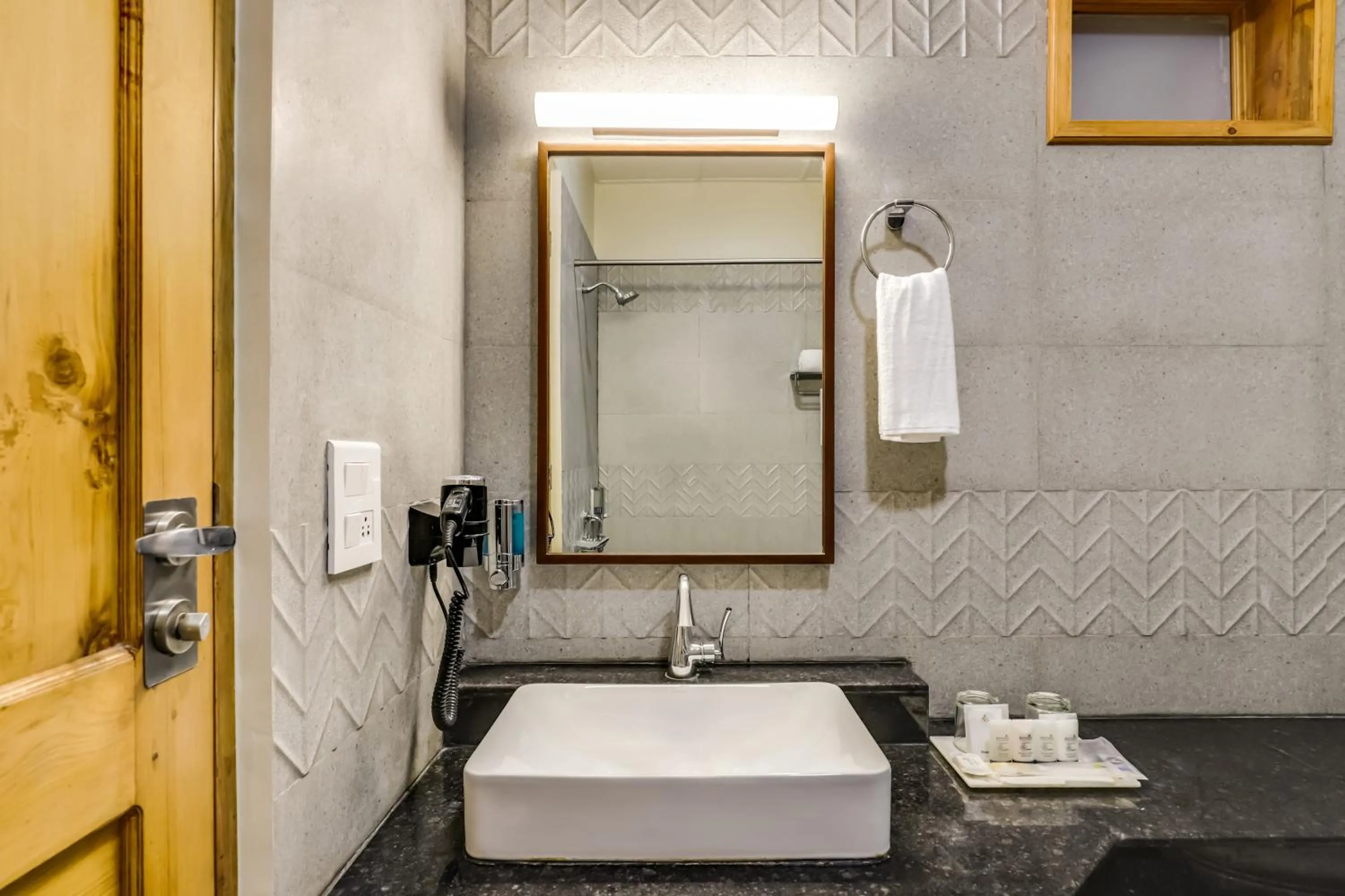 Shower in Club Mahindra Janjehli