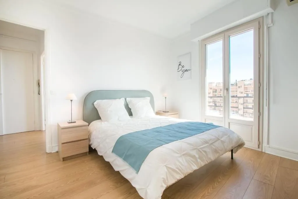 Bed in Spacieux 3 Pièces de standing au centre de Monaco