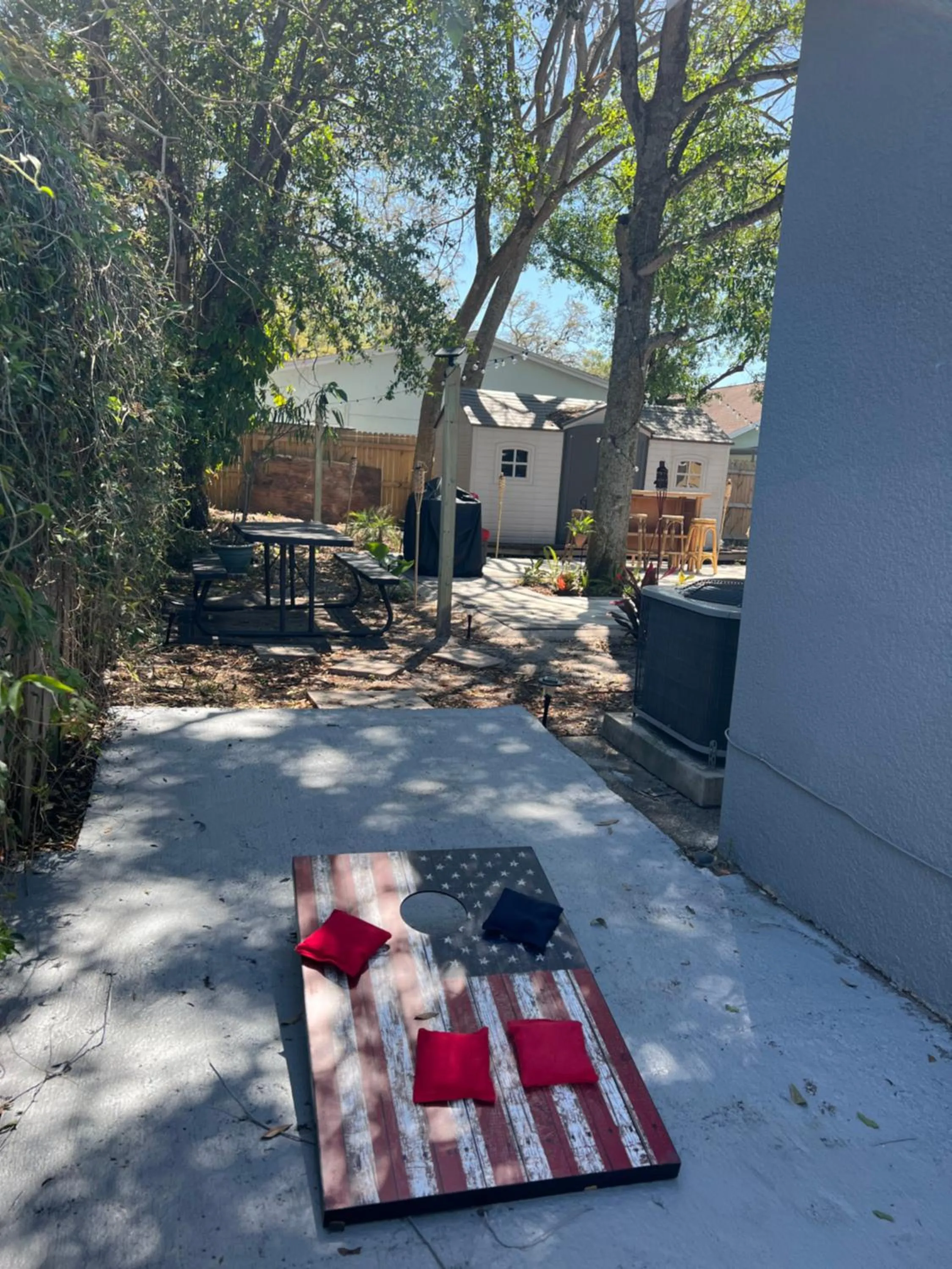 Tropical Casita in Tampa near airport and Raymond James stadium